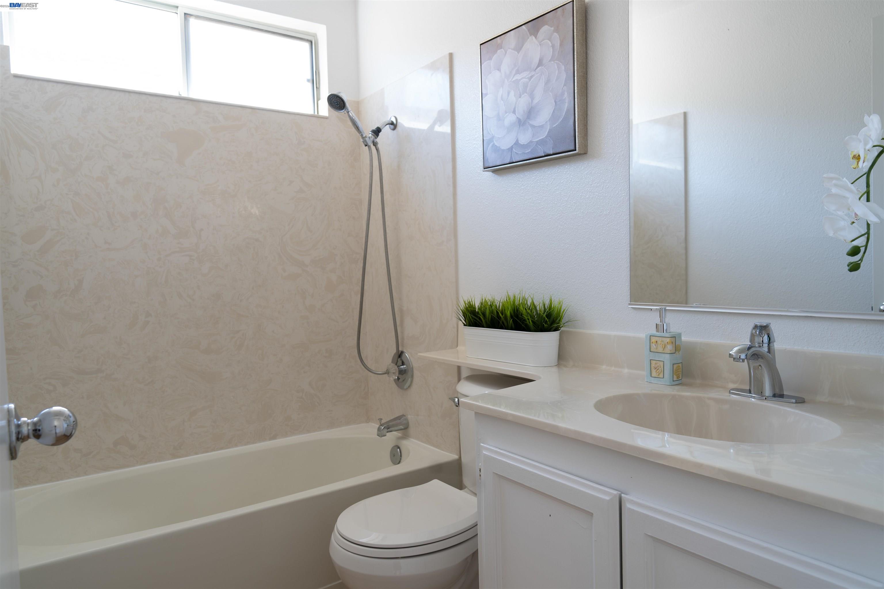 Detail Gallery Image 8 of 17 For 1028 Montoya Ter, Union City,  CA 94587 - 3 Beds | 2/1 Baths