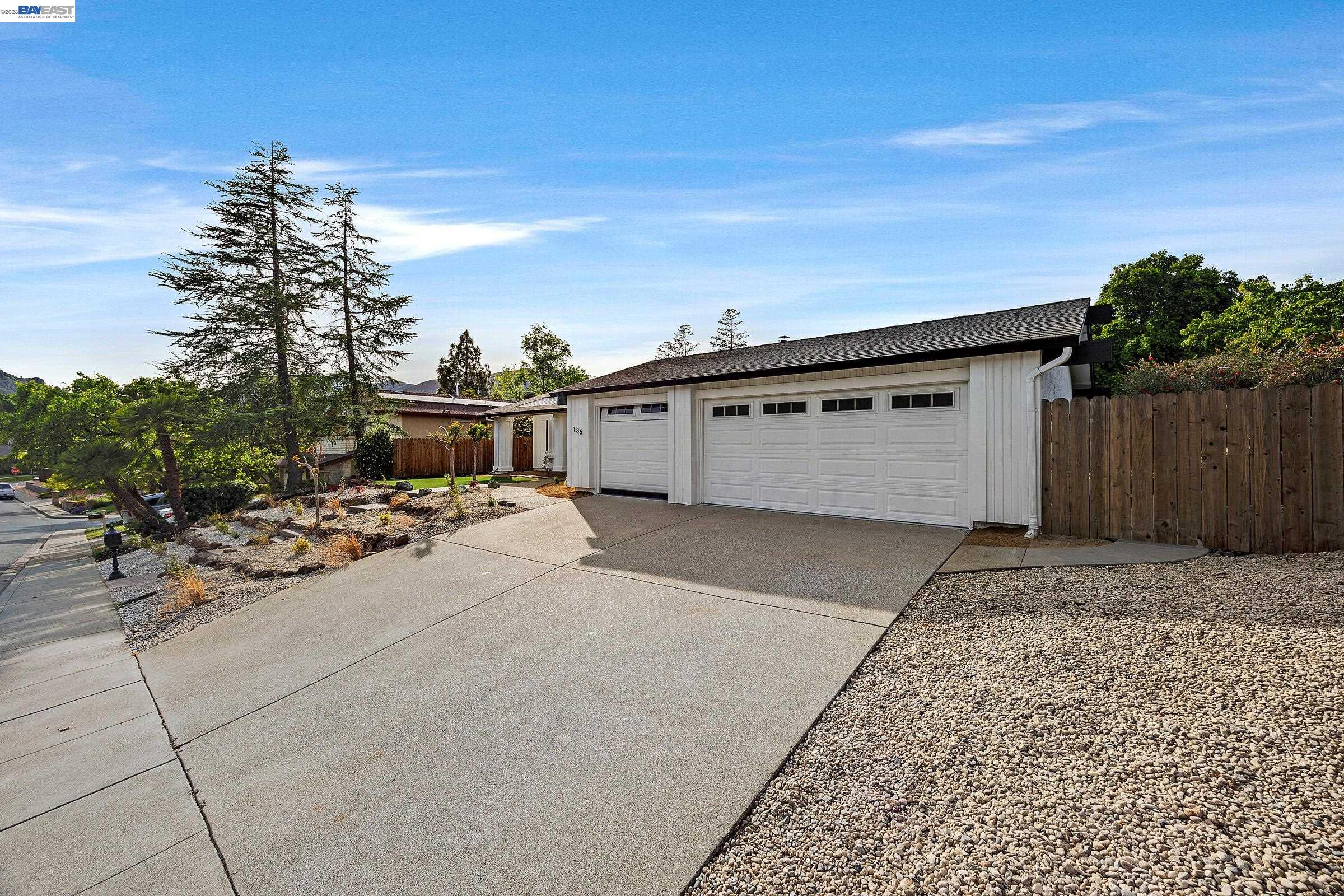 Detail Gallery Image 12 of 60 For 186 Mt Wilson Way, Clayton,  CA 94517 - 4 Beds | 2 Baths