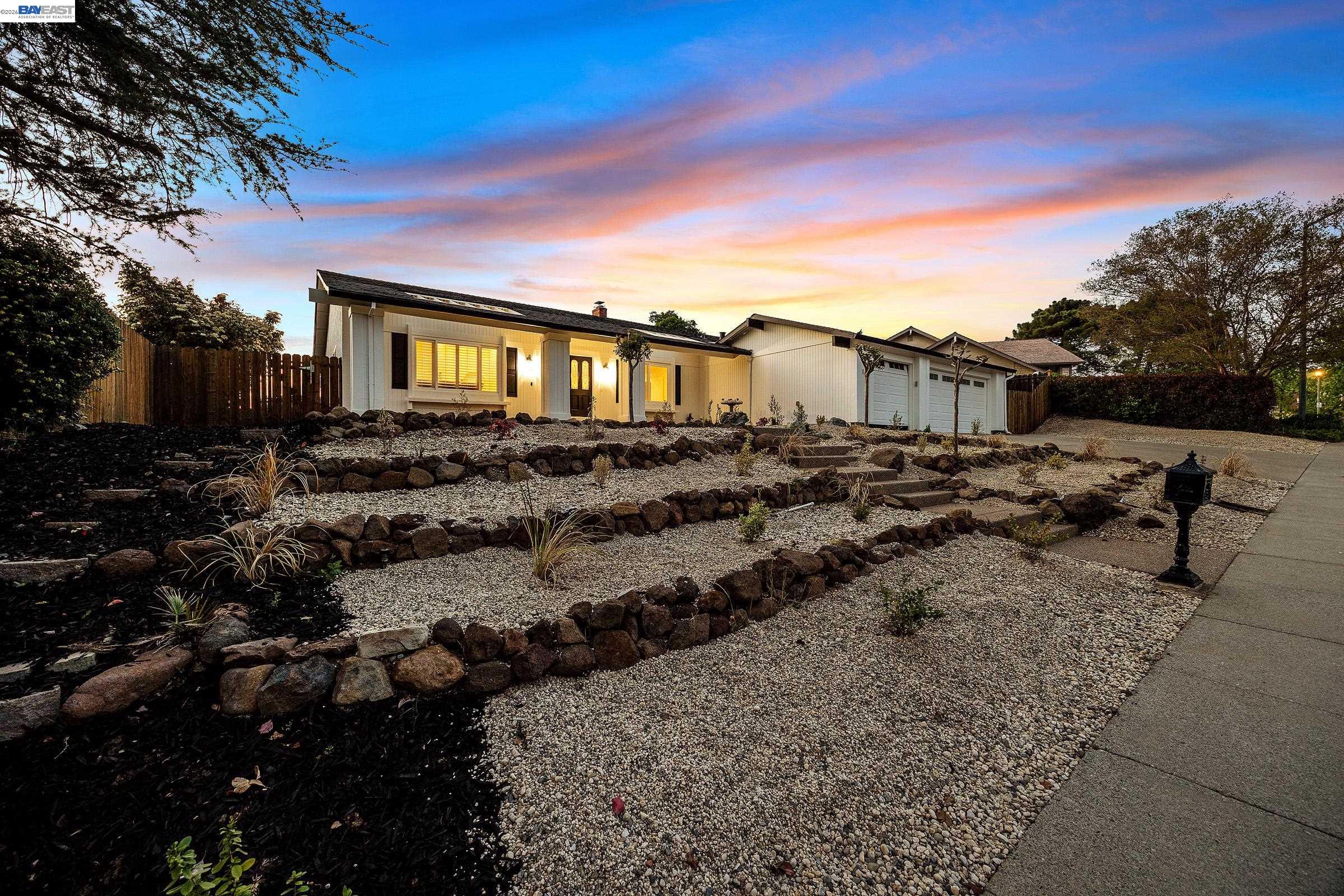 Detail Gallery Image 4 of 60 For 186 Mt Wilson Way, Clayton,  CA 94517 - 4 Beds | 2 Baths