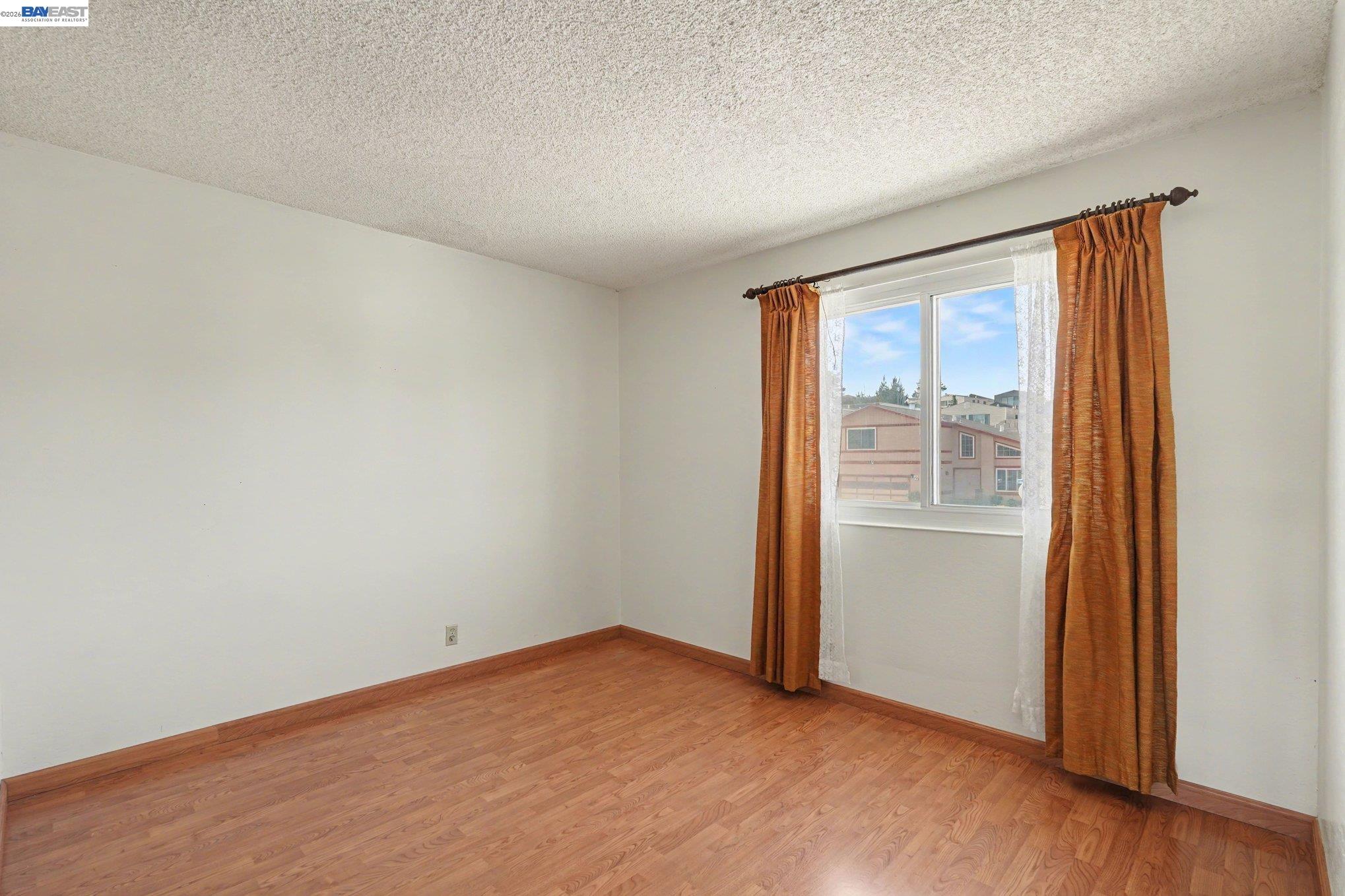 Detail Gallery Image 18 of 27 For 721 Gellert Blvd, Daly City,  CA 94015 - 3 Beds | 2 Baths