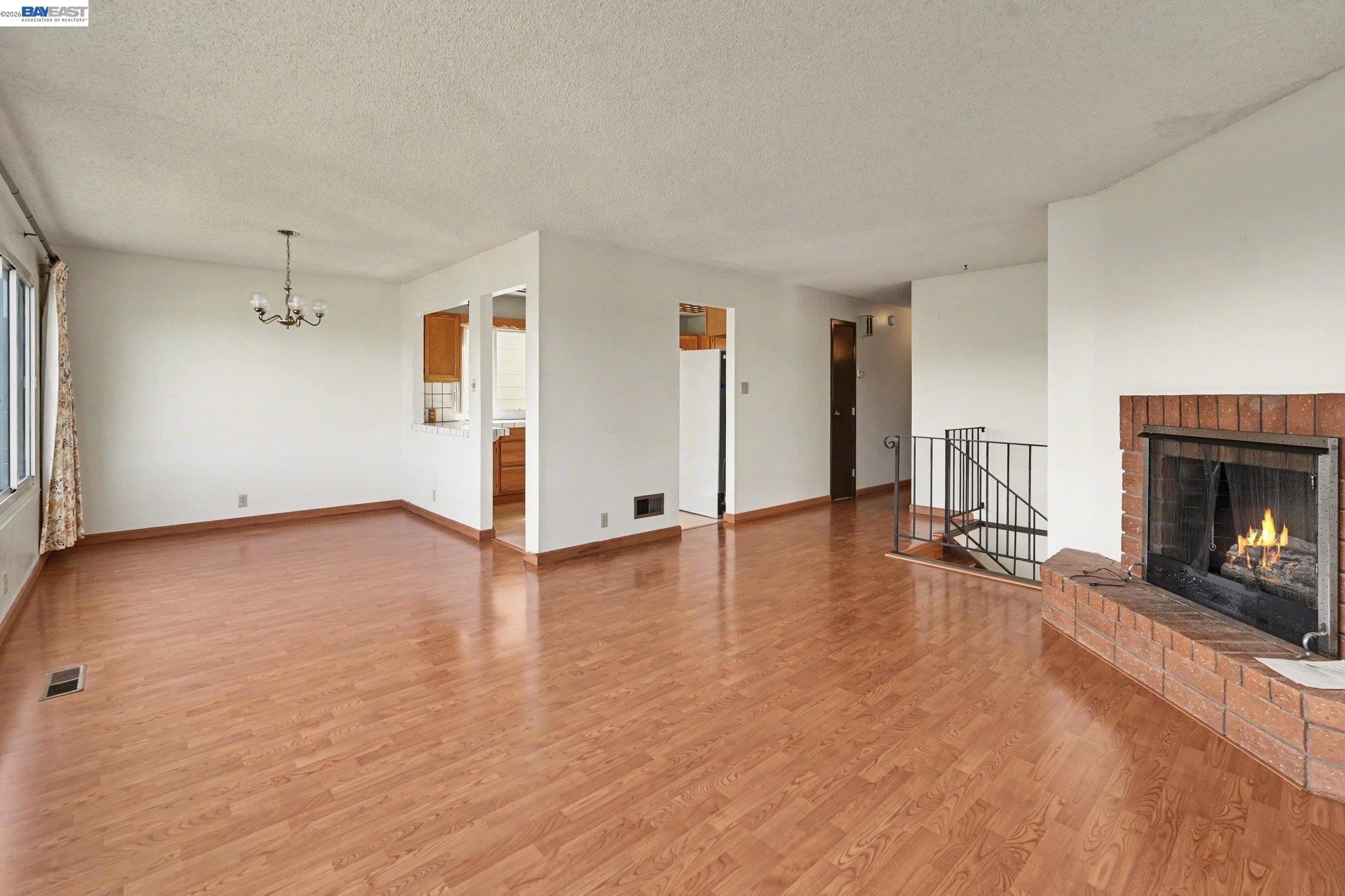 Detail Gallery Image 4 of 27 For 721 Gellert Blvd, Daly City,  CA 94015 - 3 Beds | 2 Baths