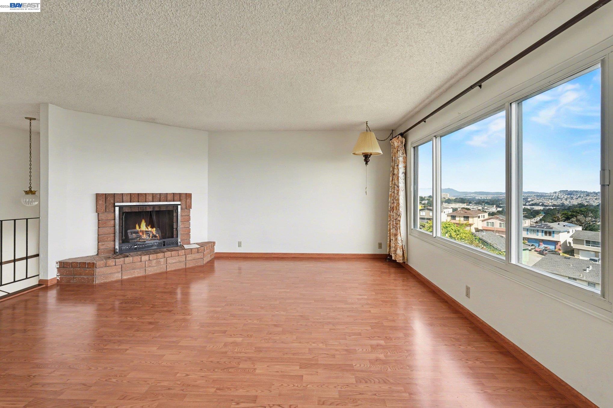 Detail Gallery Image 7 of 27 For 721 Gellert Blvd, Daly City,  CA 94015 - 3 Beds | 2 Baths