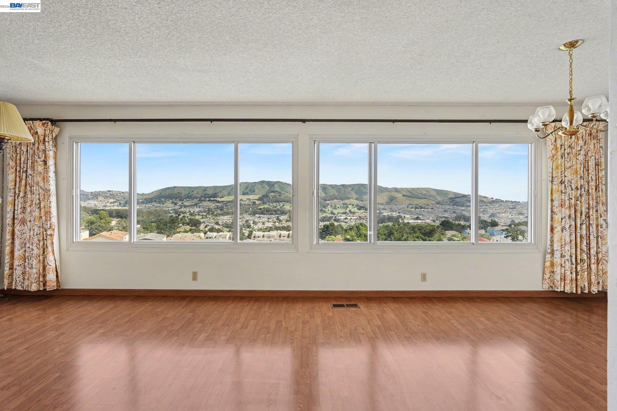 Detail Gallery Image 8 of 27 For 721 Gellert Blvd, Daly City,  CA 94015 - 3 Beds | 2 Baths