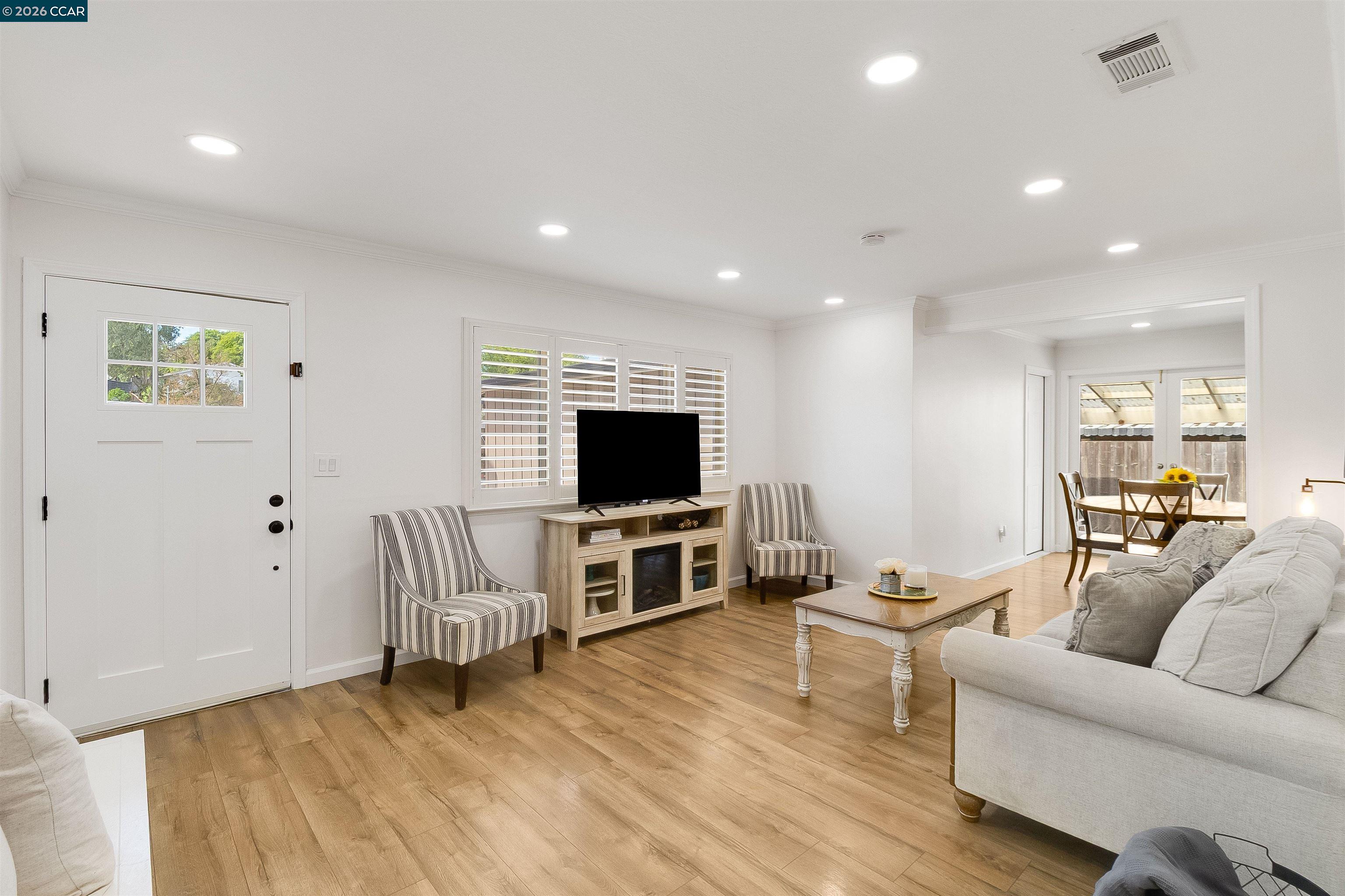 Detail Gallery Image 4 of 53 For 4321 Cowell Rd, Concord,  CA 94518-1807 - 4 Beds | 3 Baths