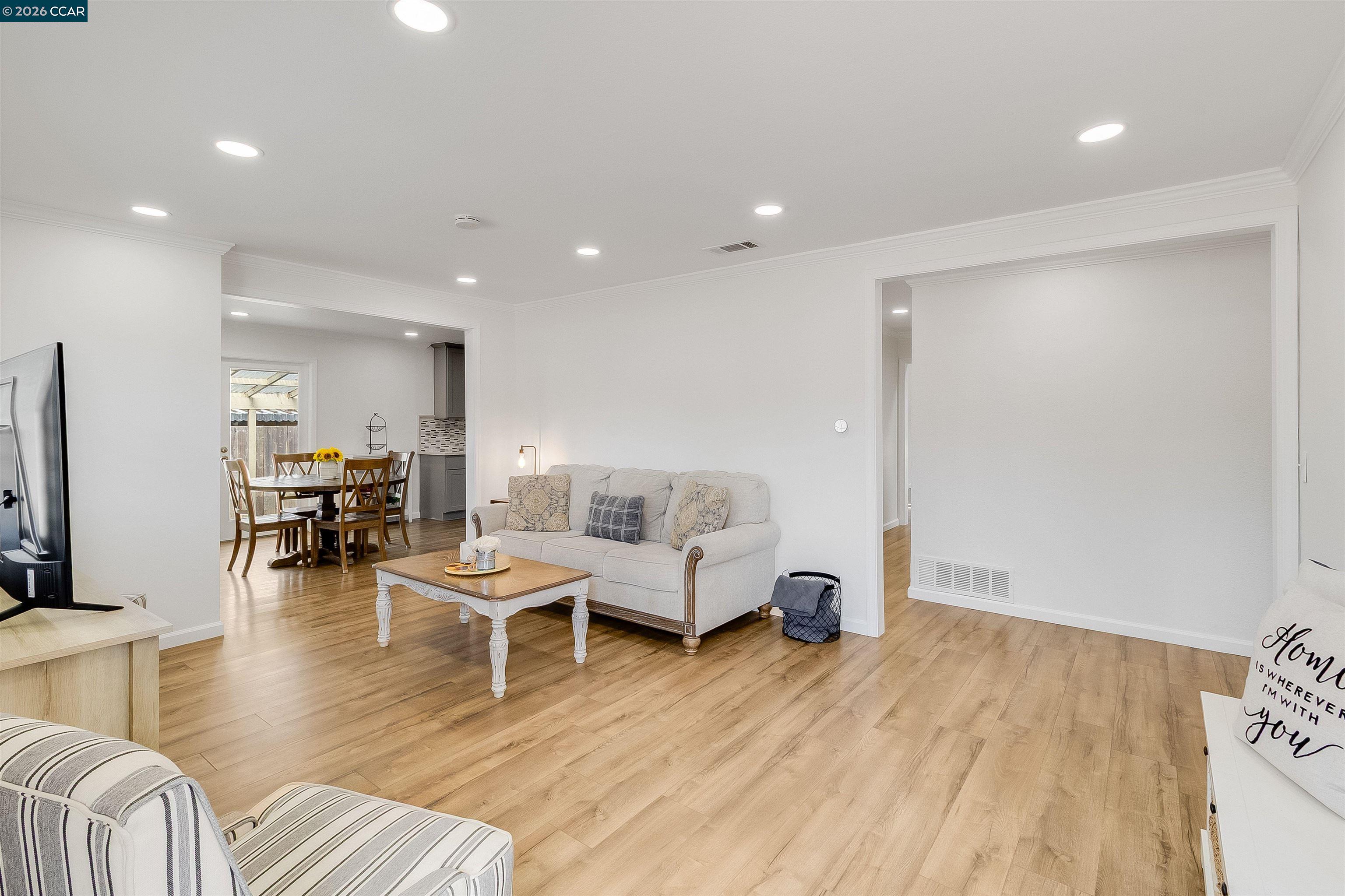 Detail Gallery Image 8 of 53 For 4321 Cowell Rd, Concord,  CA 94518-1807 - 4 Beds | 3 Baths