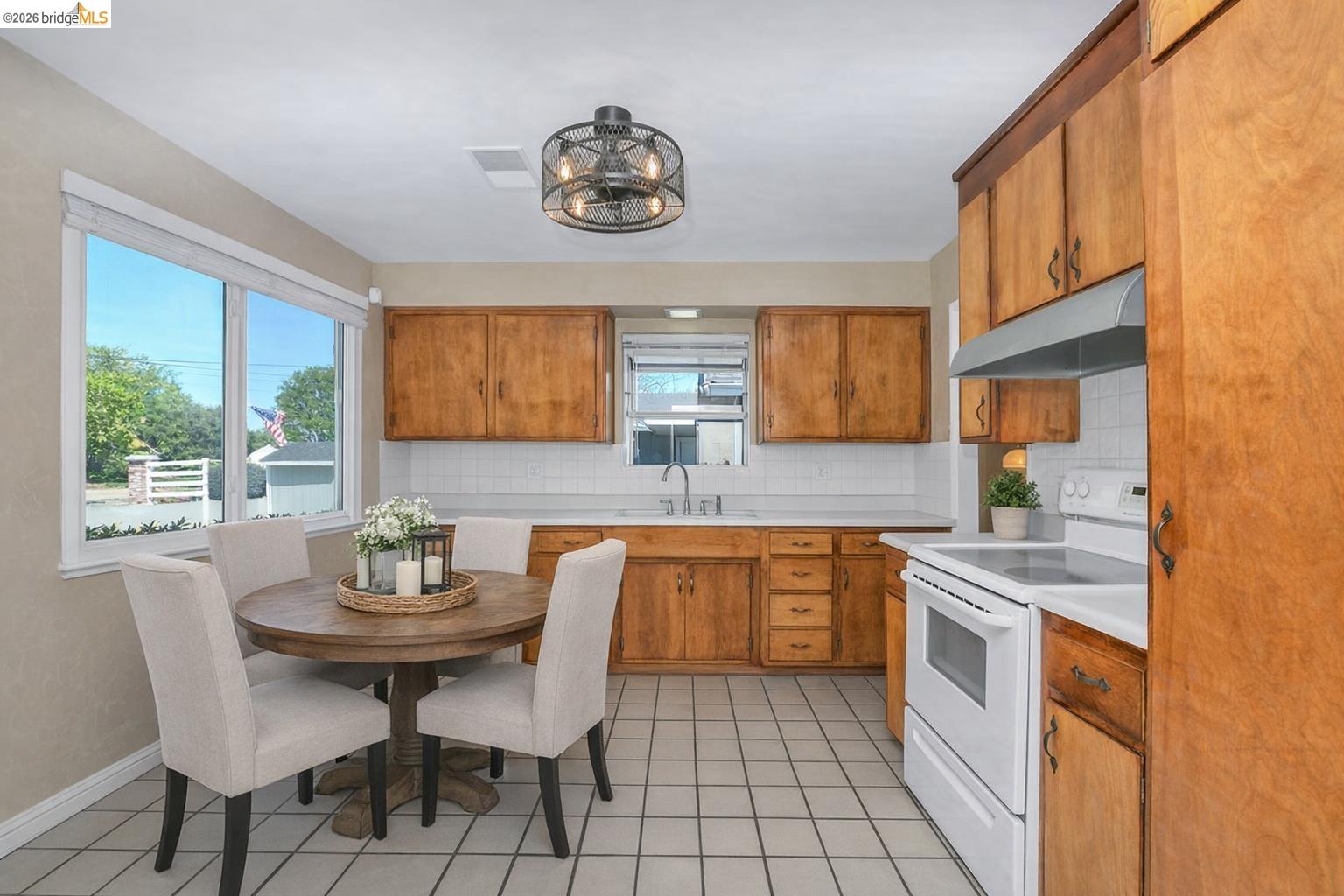 Detail Gallery Image 18 of 36 For 420 Lone Oak Ct, Brentwood,  CA 94513 - 3 Beds | 1 Baths