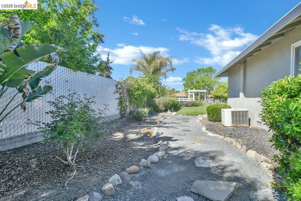 Detail Gallery Image 28 of 36 For 420 Lone Oak Ct, Brentwood,  CA 94513 - 3 Beds | 1 Baths