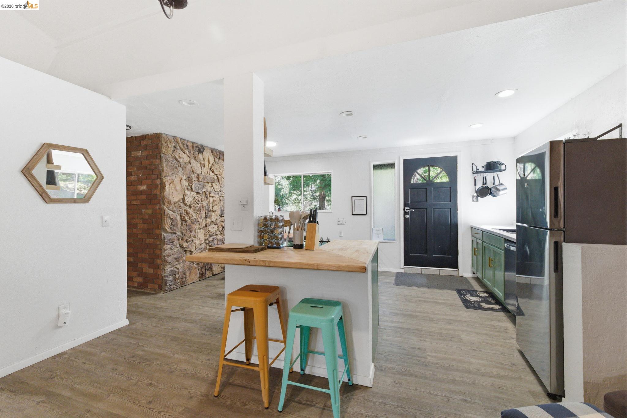 Detail Gallery Image 8 of 34 For 24189 S Fork Rd, Twain Harte,  CA 95383 - 2 Beds | 2 Baths