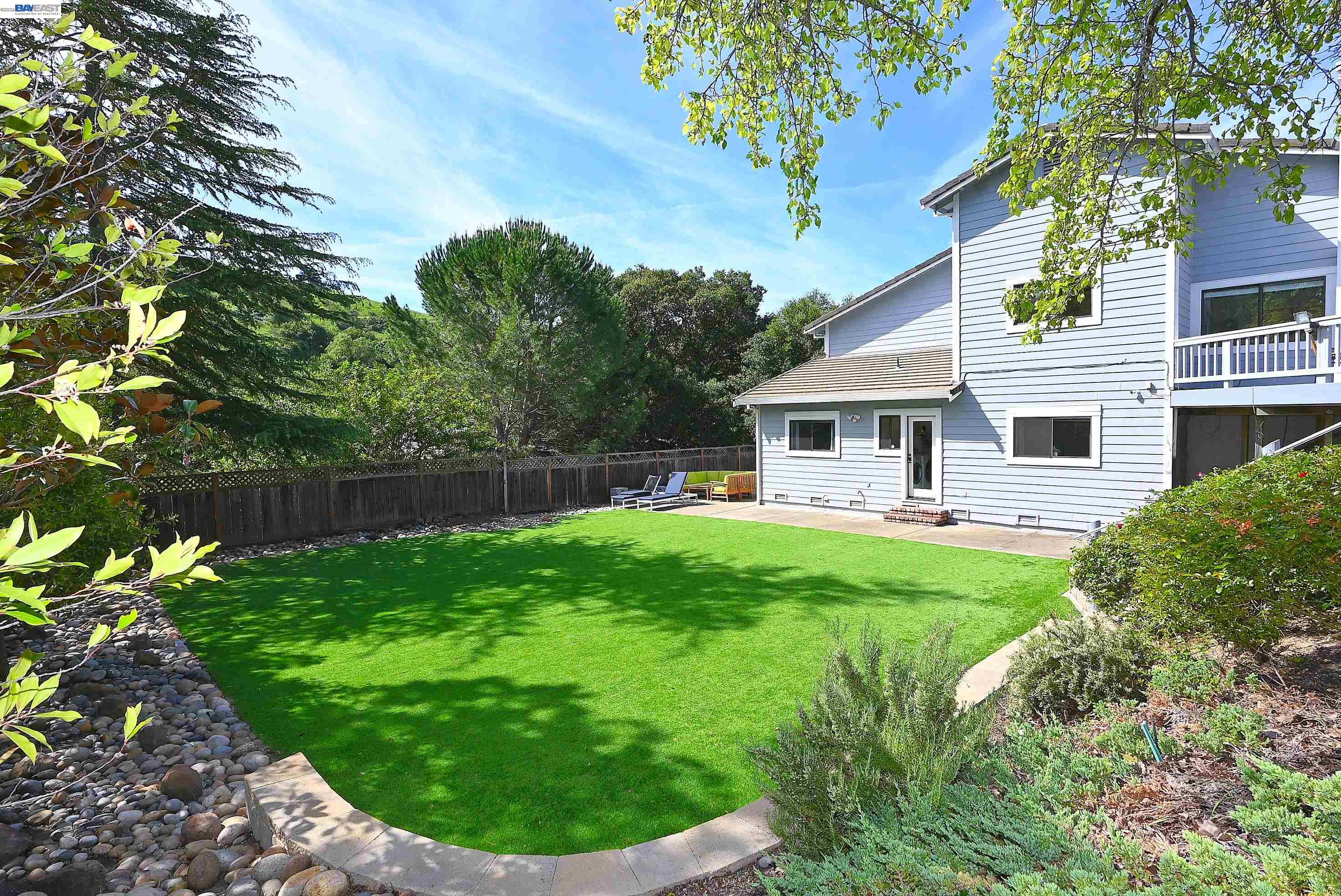 Detail Gallery Image 2 of 47 For 16 Mcnamara Ln, Martinez,  CA 94553 - 5 Beds | 3 Baths