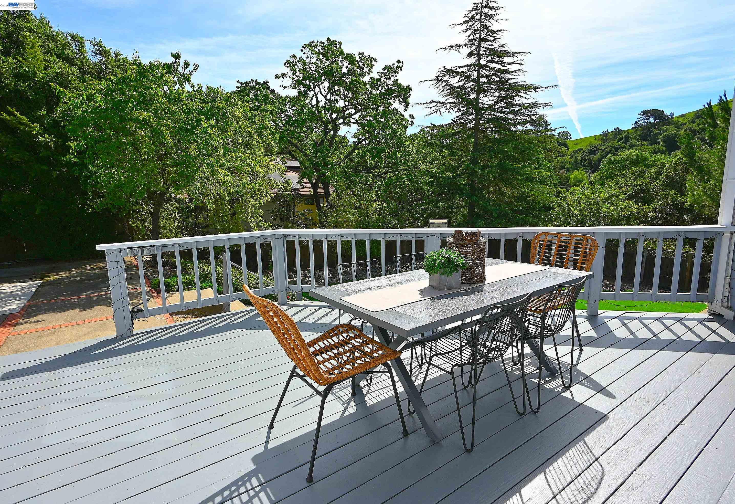 Detail Gallery Image 3 of 47 For 16 Mcnamara Ln, Martinez,  CA 94553 - 5 Beds | 3 Baths