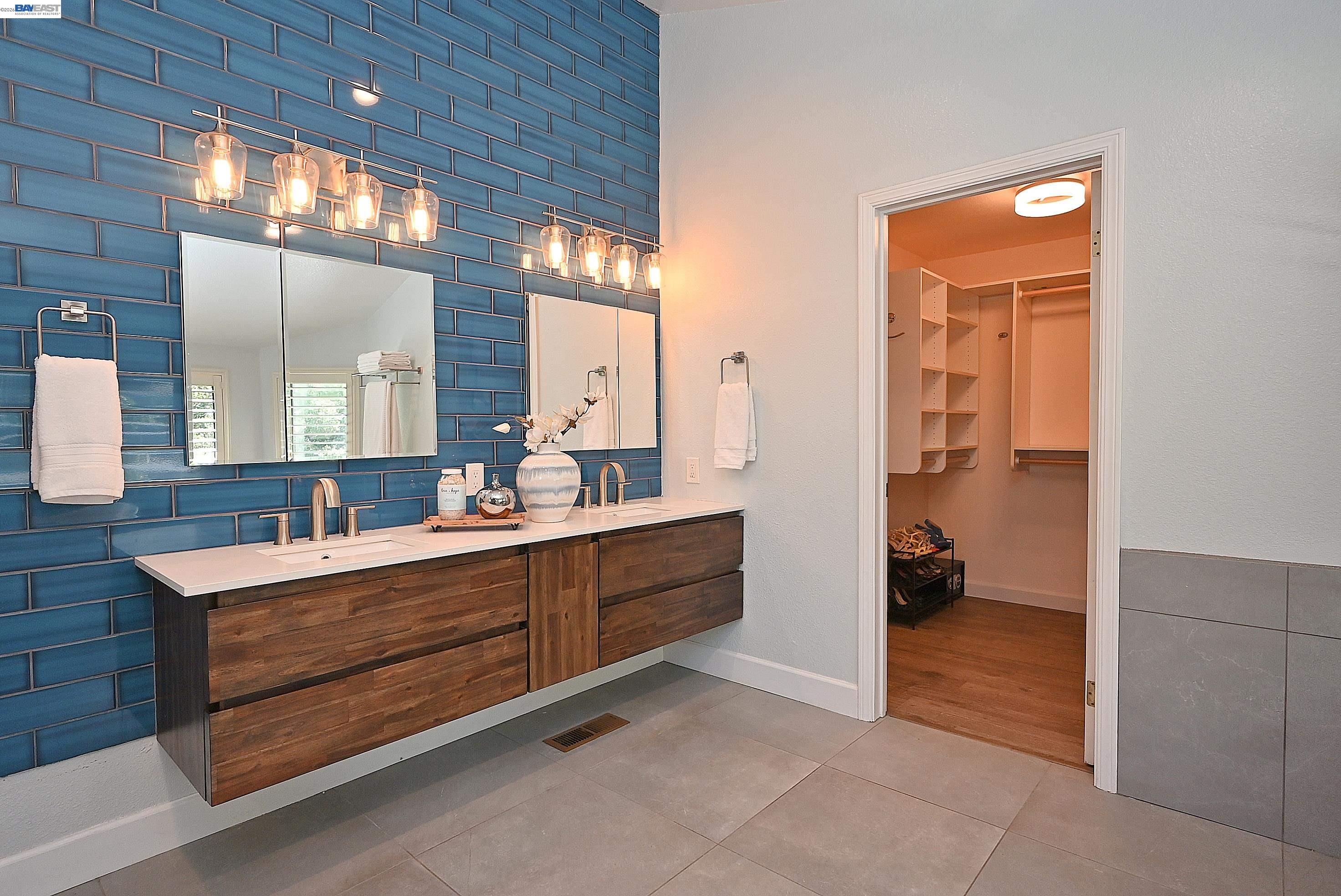 Detail Gallery Image 23 of 47 For 16 Mcnamara Ln, Martinez,  CA 94553 - 5 Beds | 3 Baths