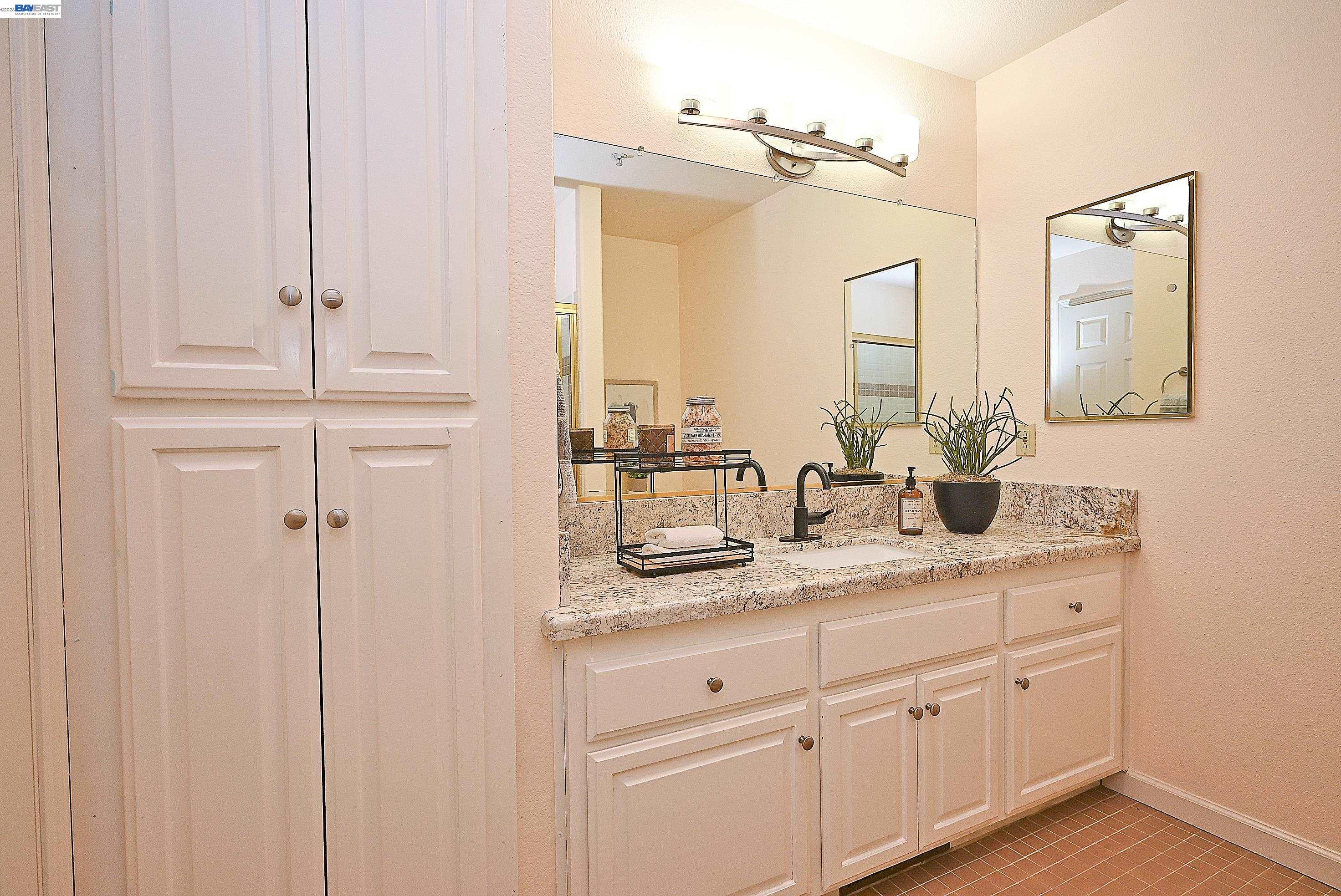 Detail Gallery Image 31 of 58 For 16 Mcnamara Ln, Martinez,  CA 94553 - 5 Beds | 3 Baths