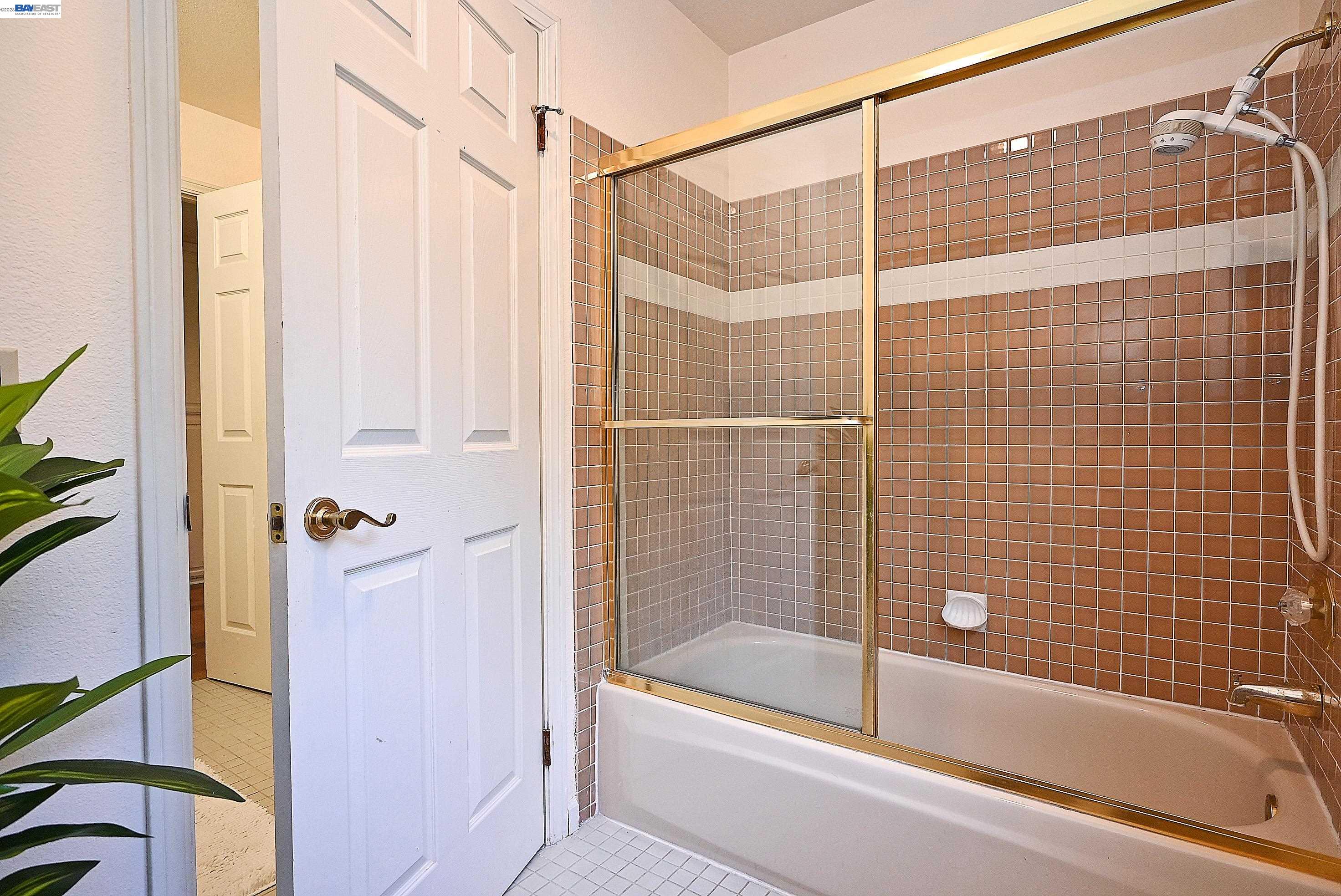 Detail Gallery Image 36 of 47 For 16 Mcnamara Ln, Martinez,  CA 94553 - 5 Beds | 3 Baths