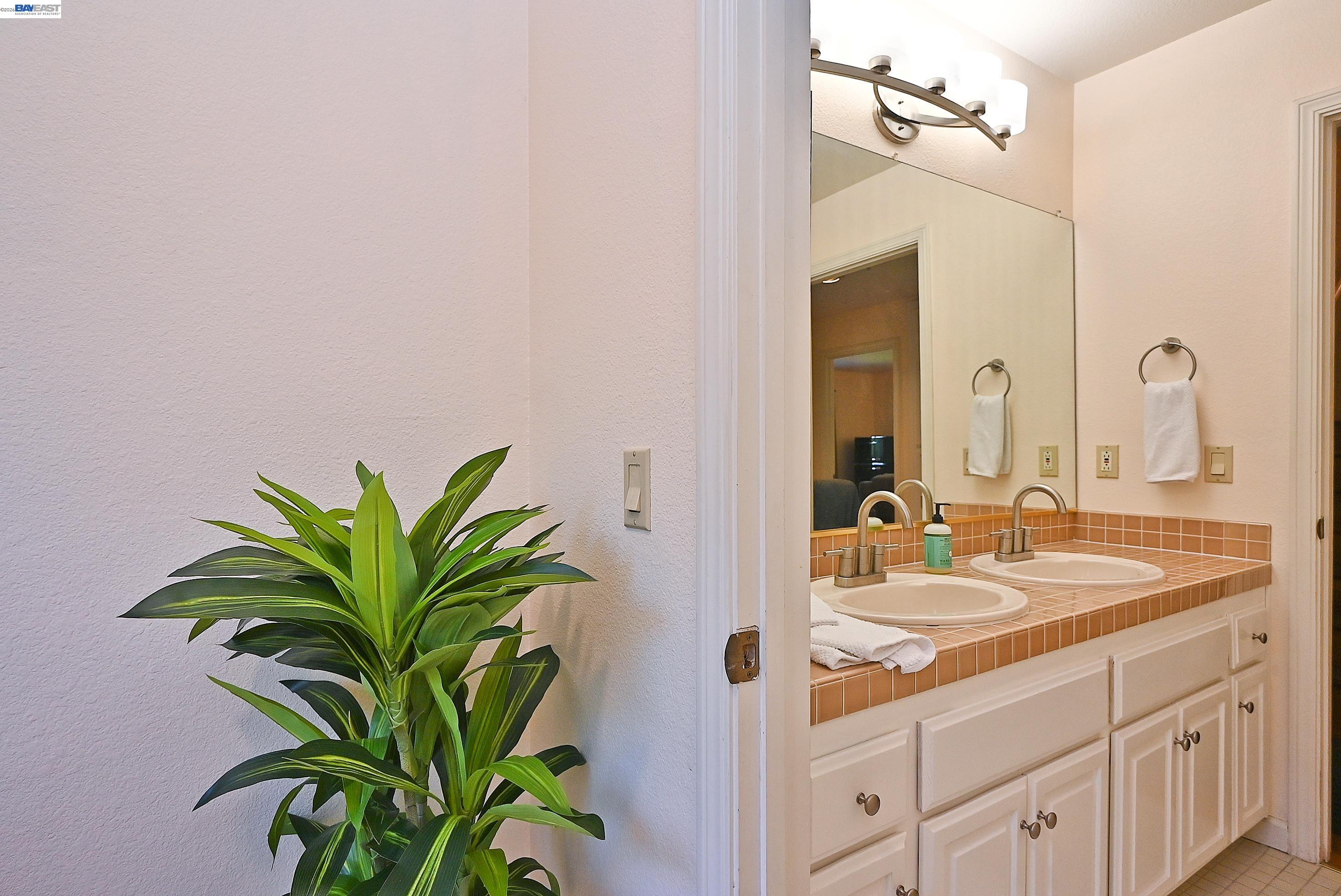 Detail Gallery Image 37 of 47 For 16 Mcnamara Ln, Martinez,  CA 94553 - 5 Beds | 3 Baths