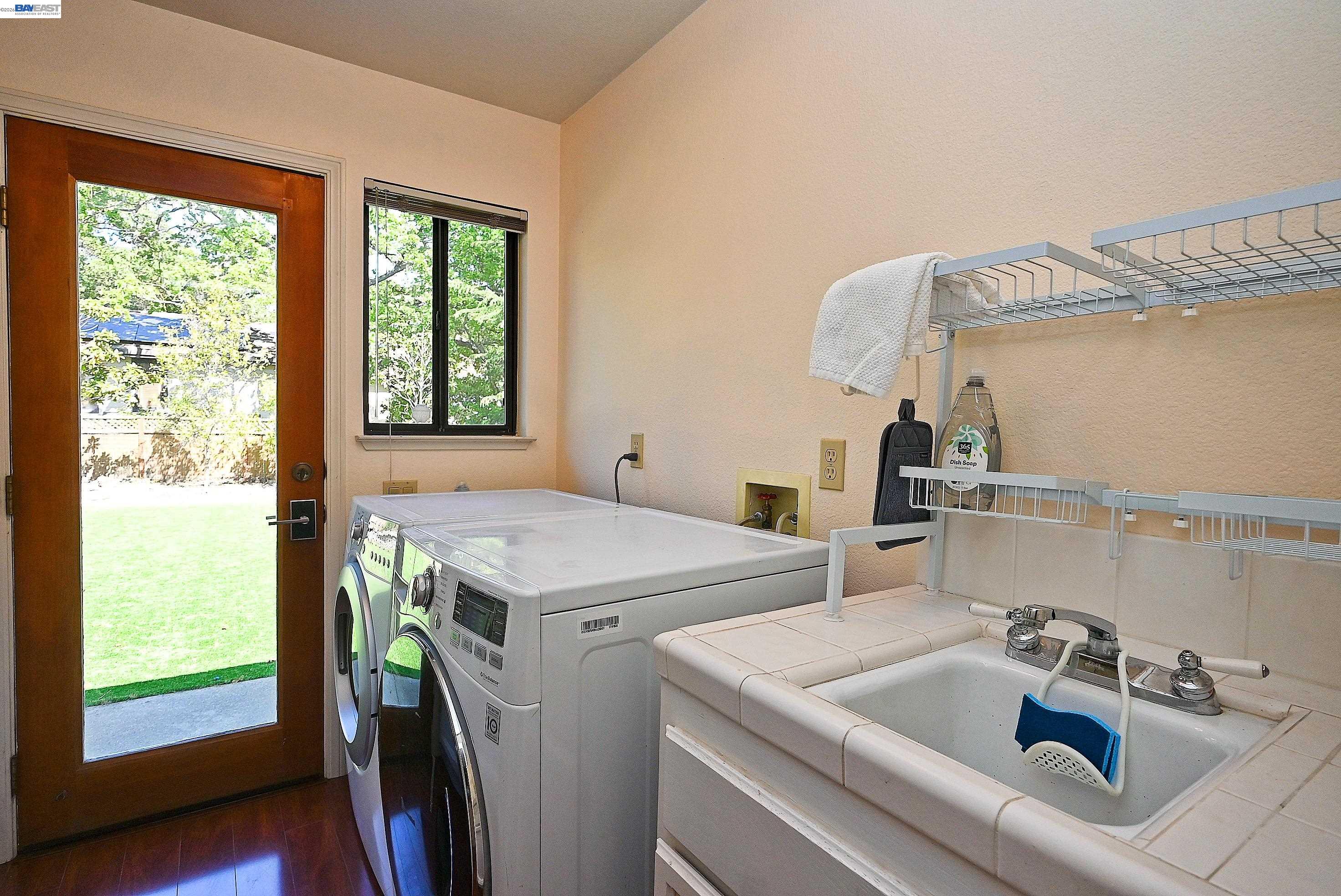 Detail Gallery Image 40 of 47 For 16 Mcnamara Ln, Martinez,  CA 94553 - 5 Beds | 3 Baths