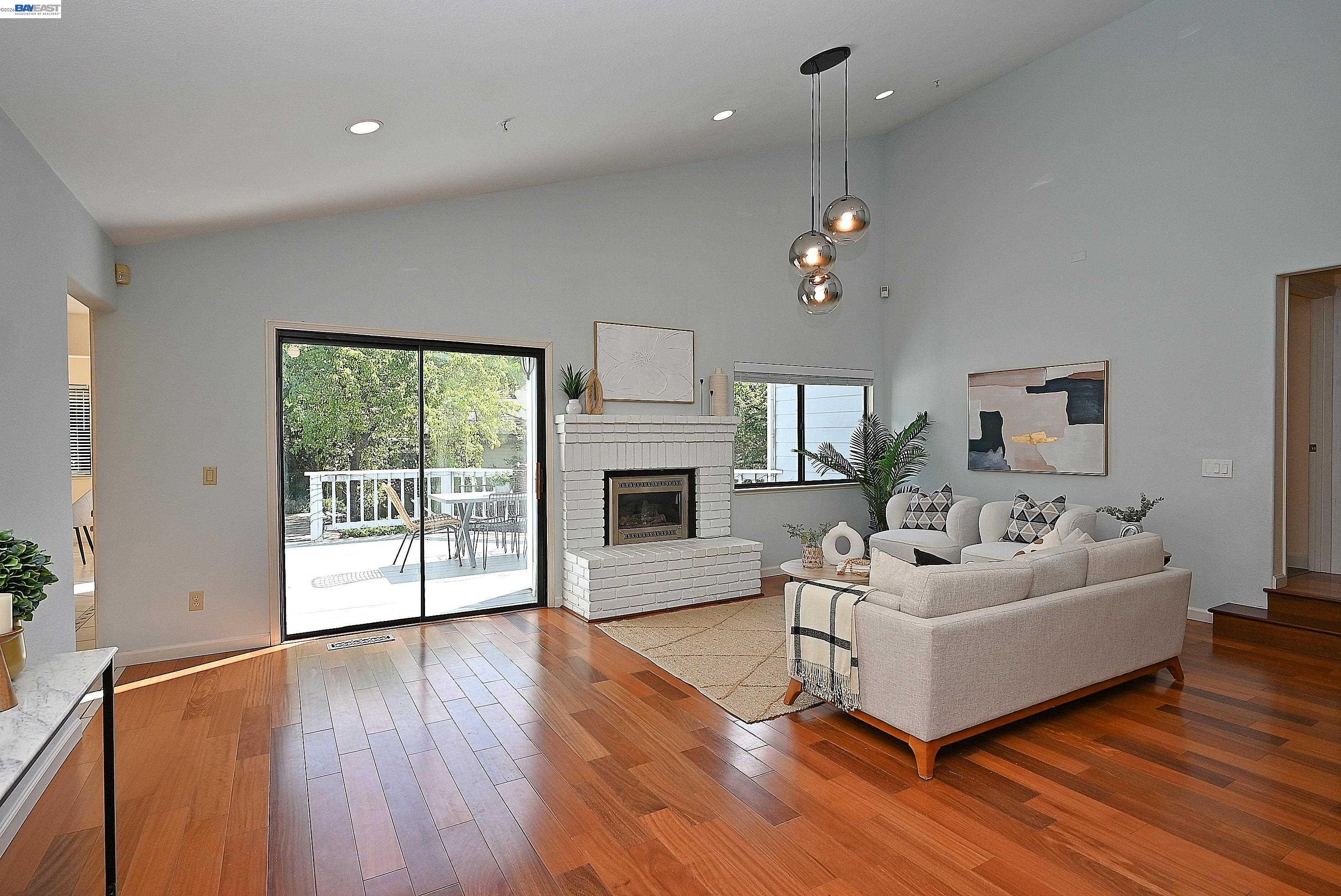 Detail Gallery Image 6 of 47 For 16 Mcnamara Ln, Martinez,  CA 94553 - 5 Beds | 3 Baths