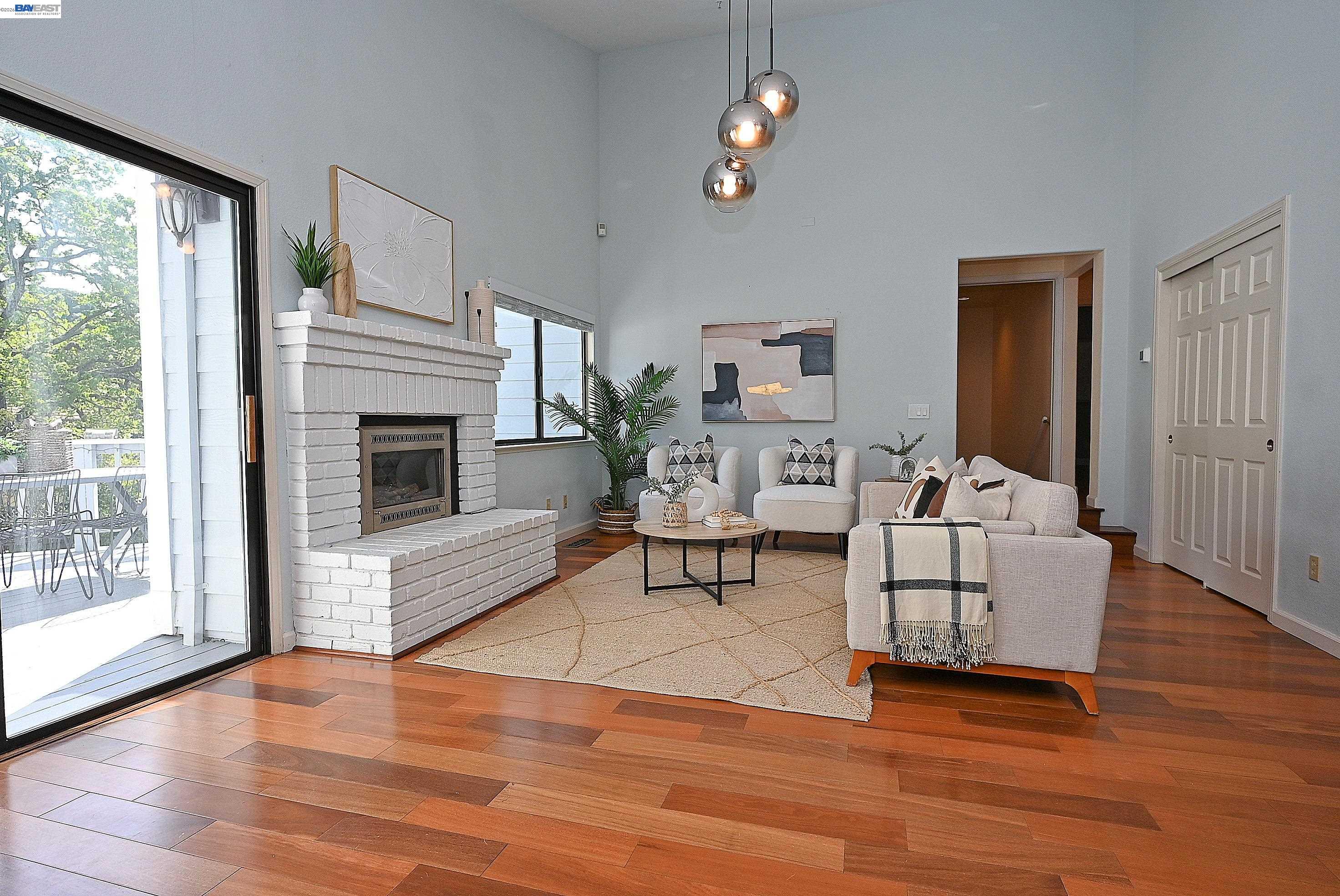 Detail Gallery Image 7 of 47 For 16 Mcnamara Ln, Martinez,  CA 94553 - 5 Beds | 3 Baths