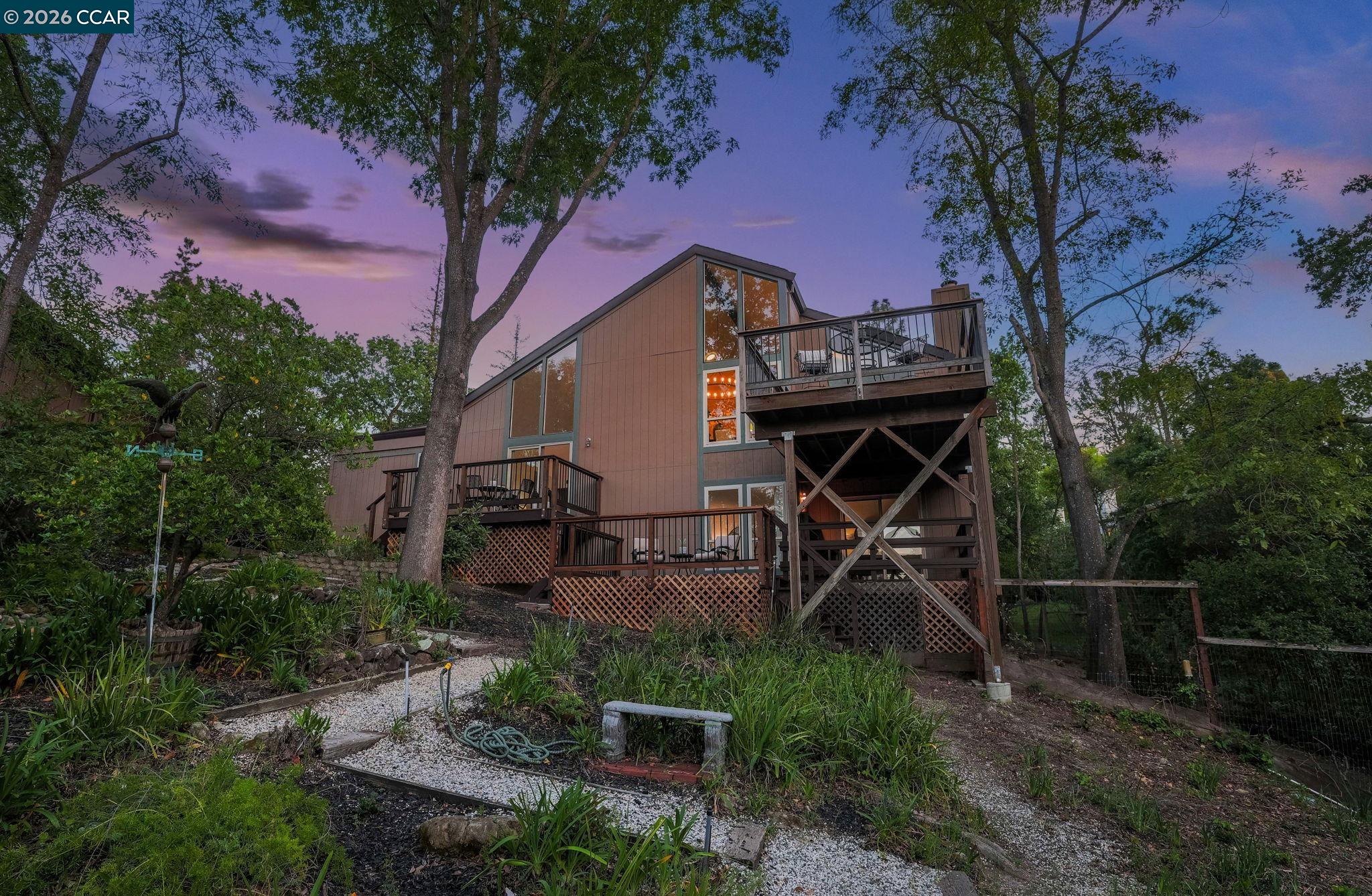 Detail Gallery Image 3 of 50 For 1418 Linton Place, Martinez,  CA 94553 - 3 Beds | 2/1 Baths