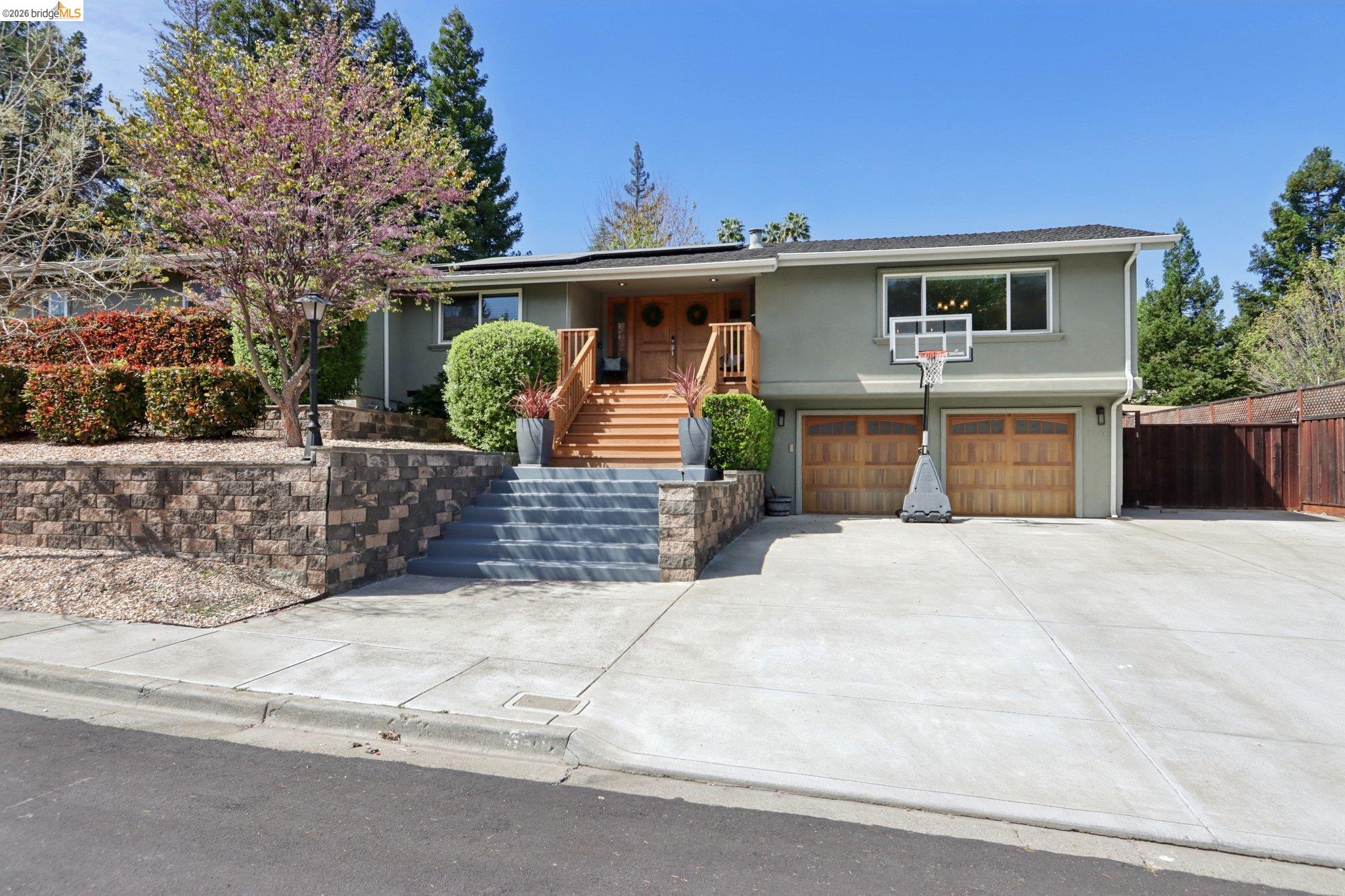 Detail Gallery Image 2 of 60 For 3744 Northridge Dr, Concord,  CA 94518 - 4 Beds | 3 Baths