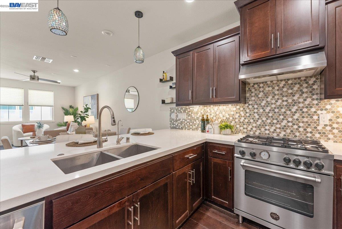 Detail Gallery Image 12 of 39 For 730 Amalfi Loop, Milpitas,  CA 95035 - 3 Beds | 3/1 Baths