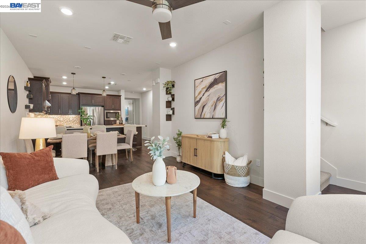 Detail Gallery Image 17 of 39 For 730 Amalfi Loop, Milpitas,  CA 95035 - 3 Beds | 3/1 Baths