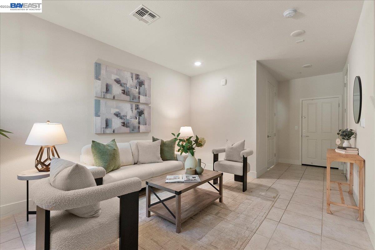 Detail Gallery Image 5 of 39 For 730 Amalfi Loop, Milpitas,  CA 95035 - 3 Beds | 3/1 Baths