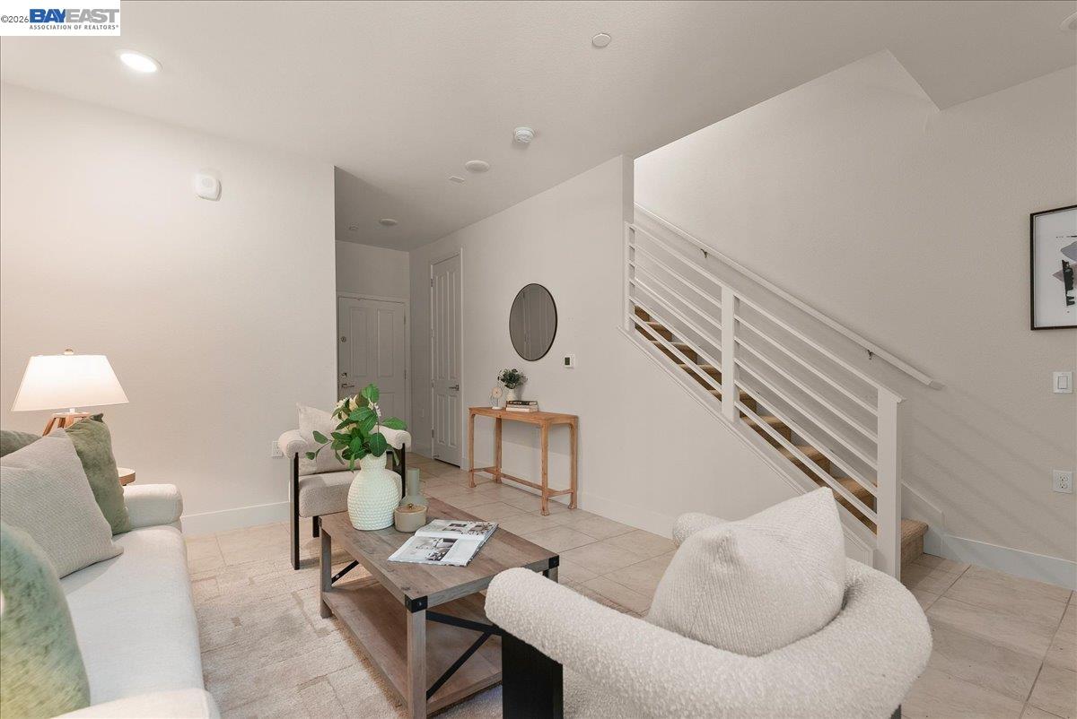 Detail Gallery Image 7 of 39 For 730 Amalfi Loop, Milpitas,  CA 95035 - 3 Beds | 3/1 Baths