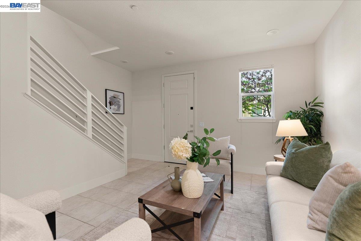 Detail Gallery Image 8 of 39 For 730 Amalfi Loop, Milpitas,  CA 95035 - 3 Beds | 3/1 Baths