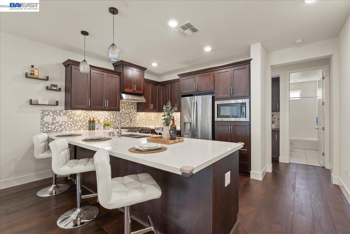 Detail Gallery Image 9 of 39 For 730 Amalfi Loop, Milpitas,  CA 95035 - 3 Beds | 3/1 Baths