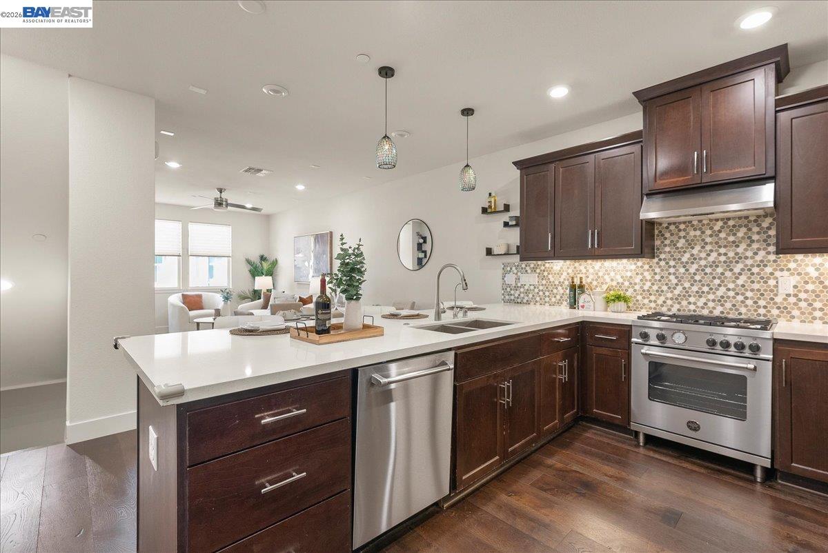 Detail Gallery Image 10 of 39 For 730 Amalfi Loop, Milpitas,  CA 95035 - 3 Beds | 3/1 Baths