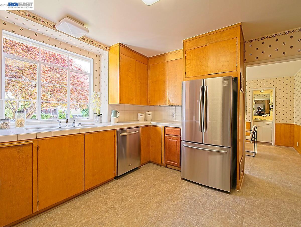 Detail Gallery Image 15 of 60 For 962 Lee Ave, San Leandro,  CA 94577 - 4 Beds | 3/1 Baths