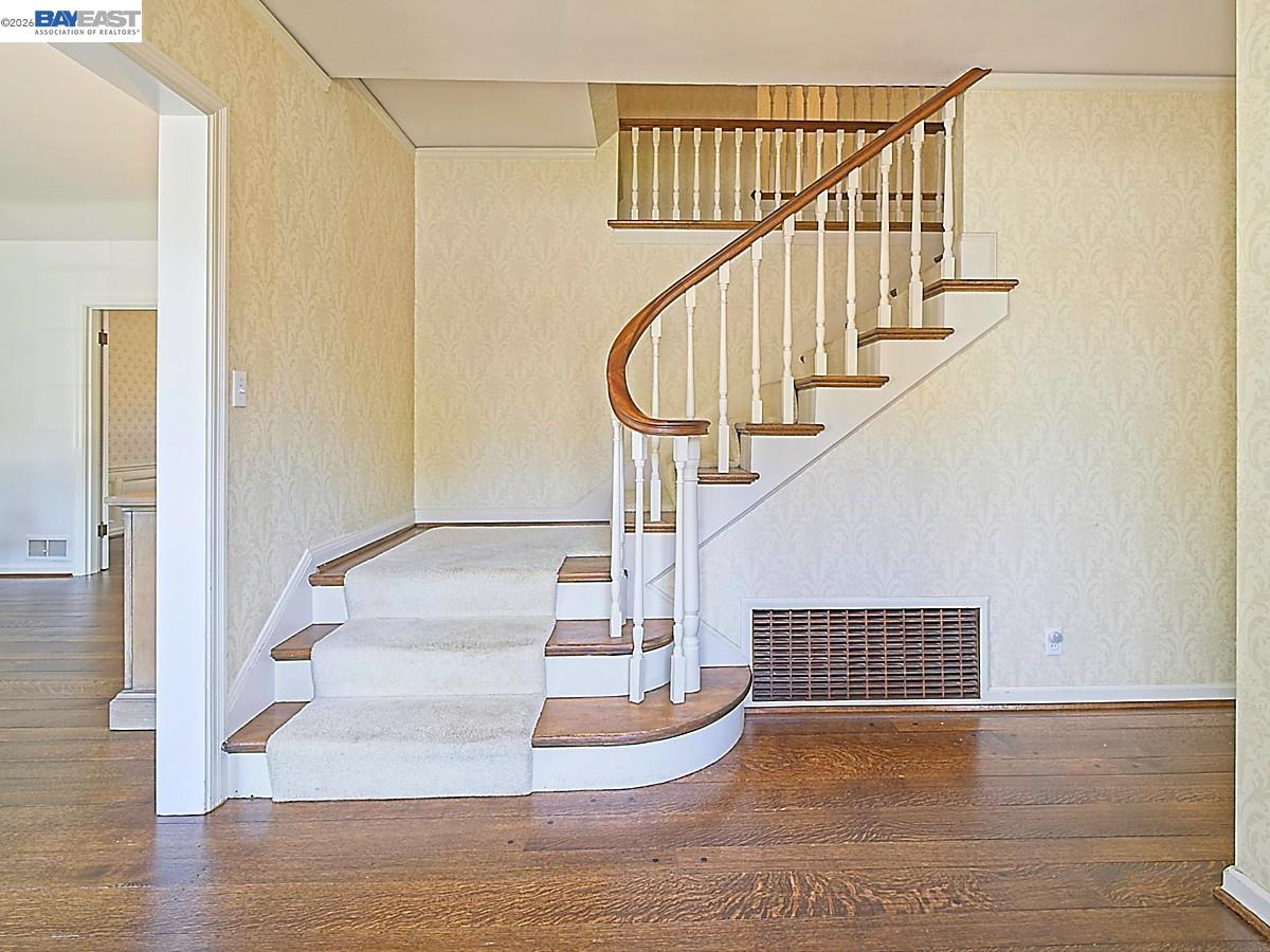 Detail Gallery Image 4 of 60 For 962 Lee Ave, San Leandro,  CA 94577 - 4 Beds | 3/1 Baths