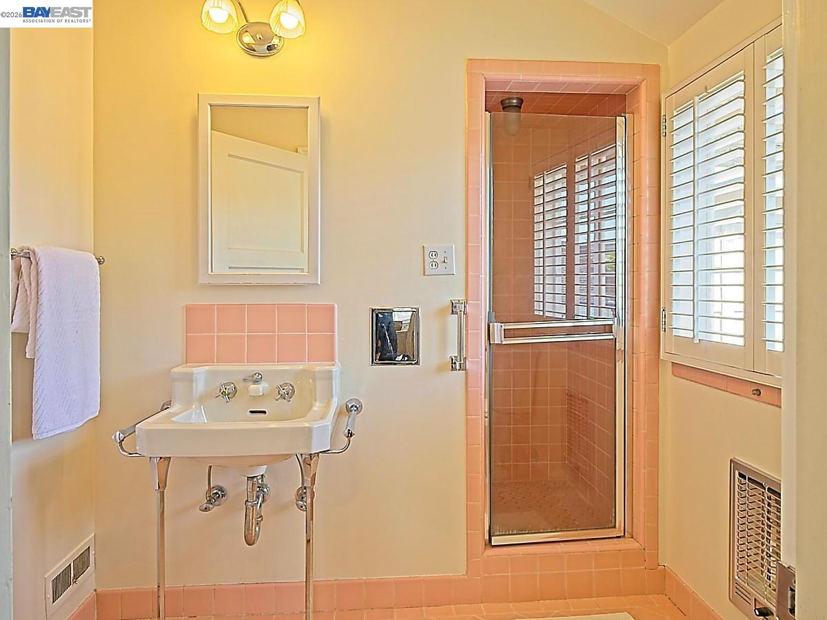 Detail Gallery Image 31 of 60 For 962 Lee Ave, San Leandro,  CA 94577 - 4 Beds | 3/1 Baths