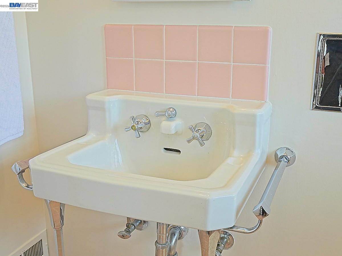 Detail Gallery Image 32 of 60 For 962 Lee Ave, San Leandro,  CA 94577 - 4 Beds | 3/1 Baths