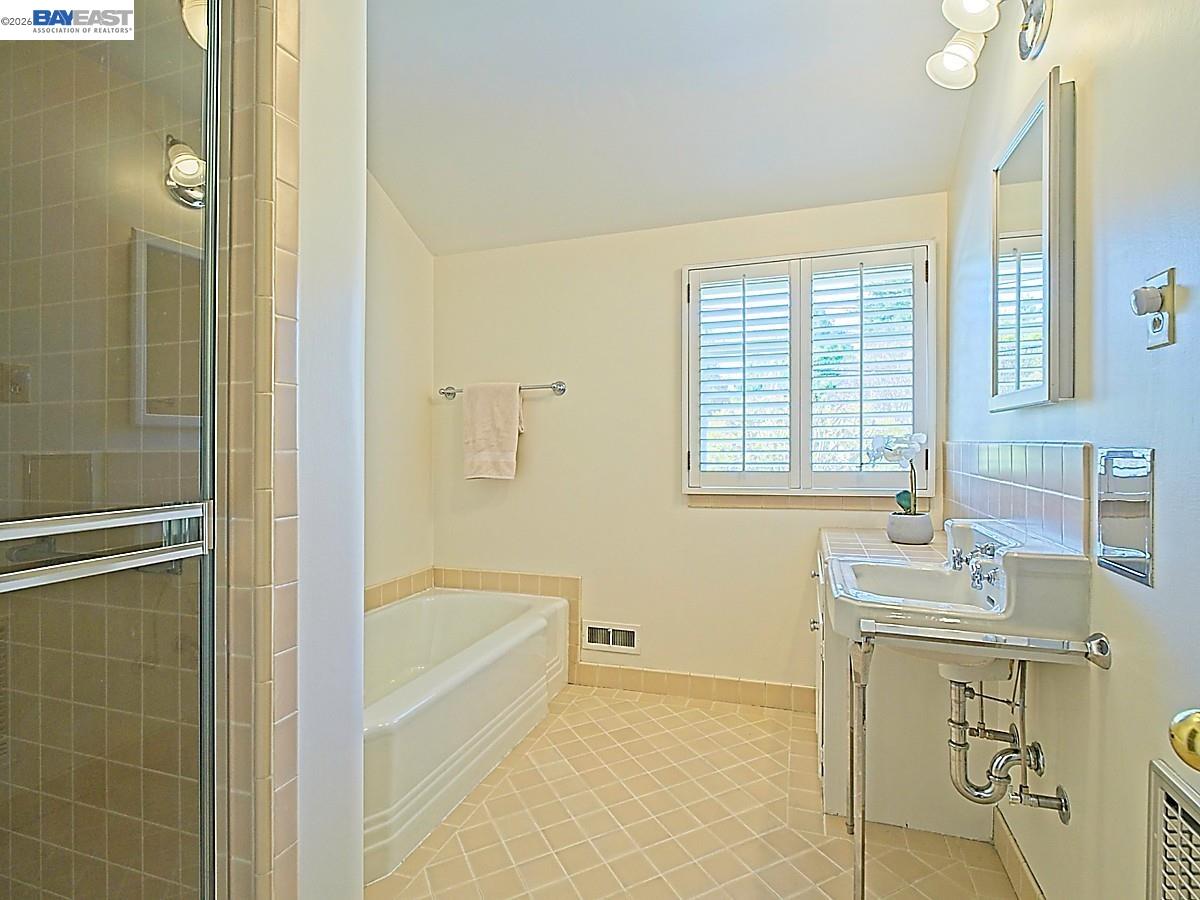 Detail Gallery Image 34 of 60 For 962 Lee Ave, San Leandro,  CA 94577 - 4 Beds | 3/1 Baths