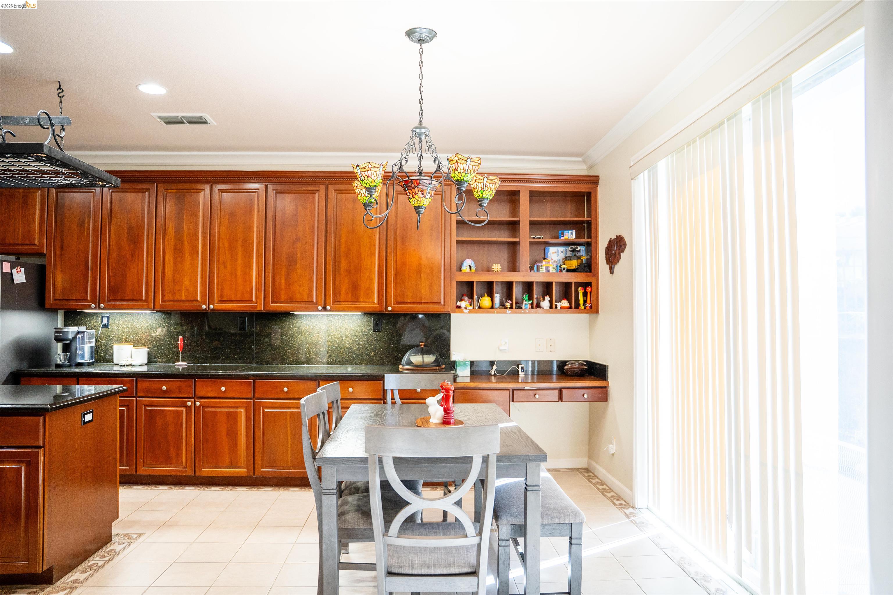 Detail Gallery Image 15 of 43 For 5230 E Henderson Ct, Antioch,  CA 94531 - 7 Beds | 4 Baths