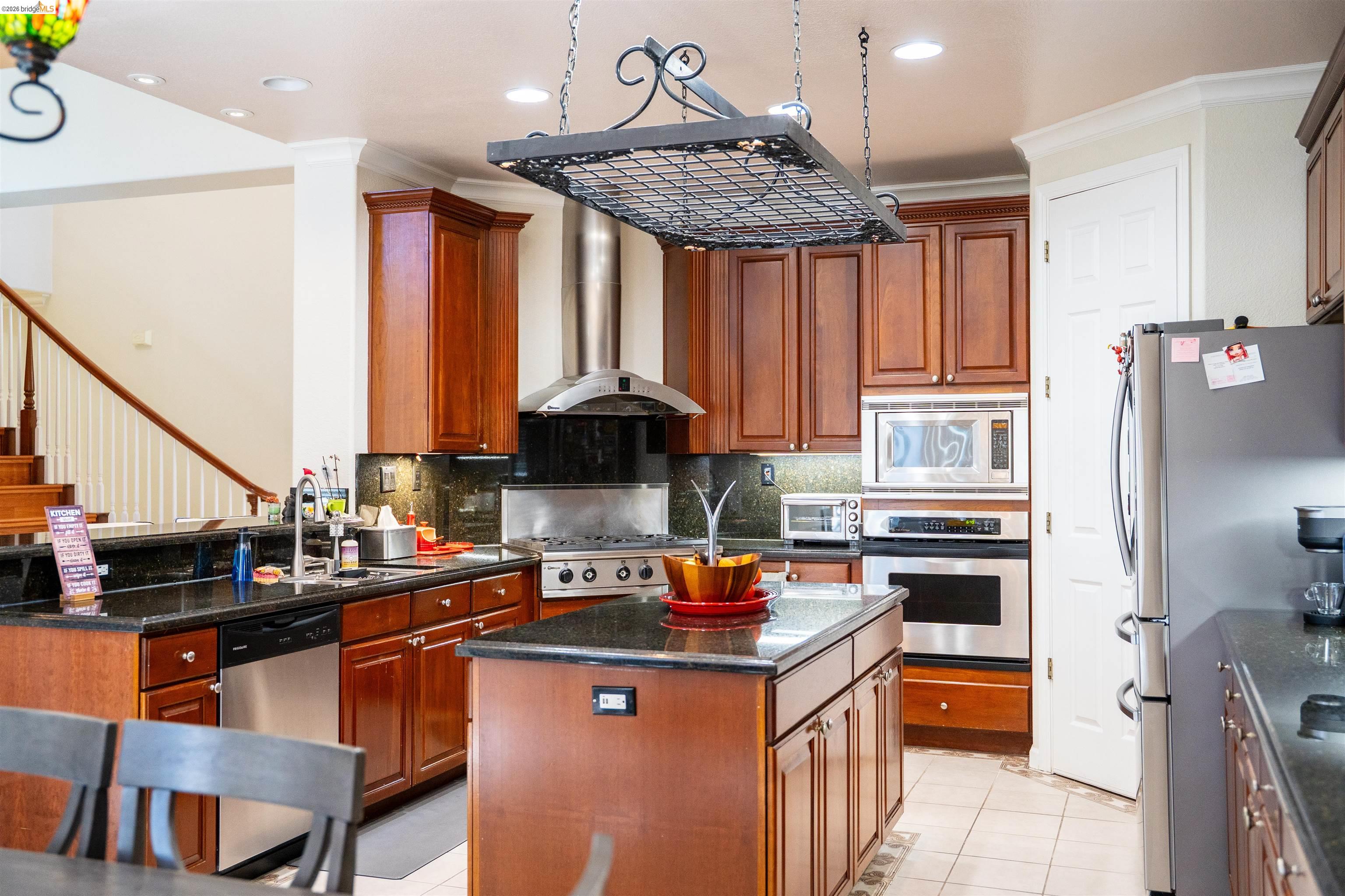 Detail Gallery Image 16 of 43 For 5230 E Henderson Ct, Antioch,  CA 94531 - 7 Beds | 4 Baths