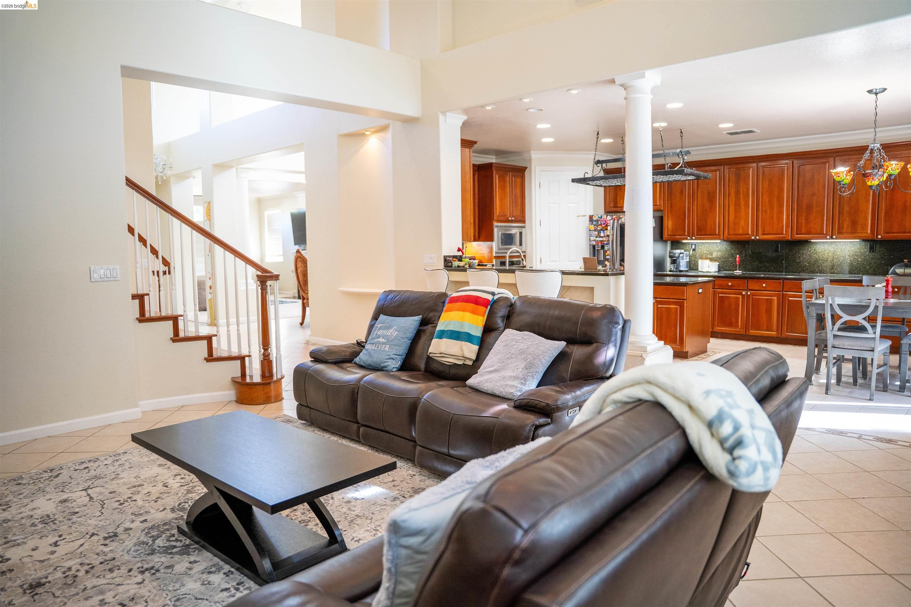 Detail Gallery Image 7 of 43 For 5230 E Henderson Ct, Antioch,  CA 94531 - 7 Beds | 4 Baths