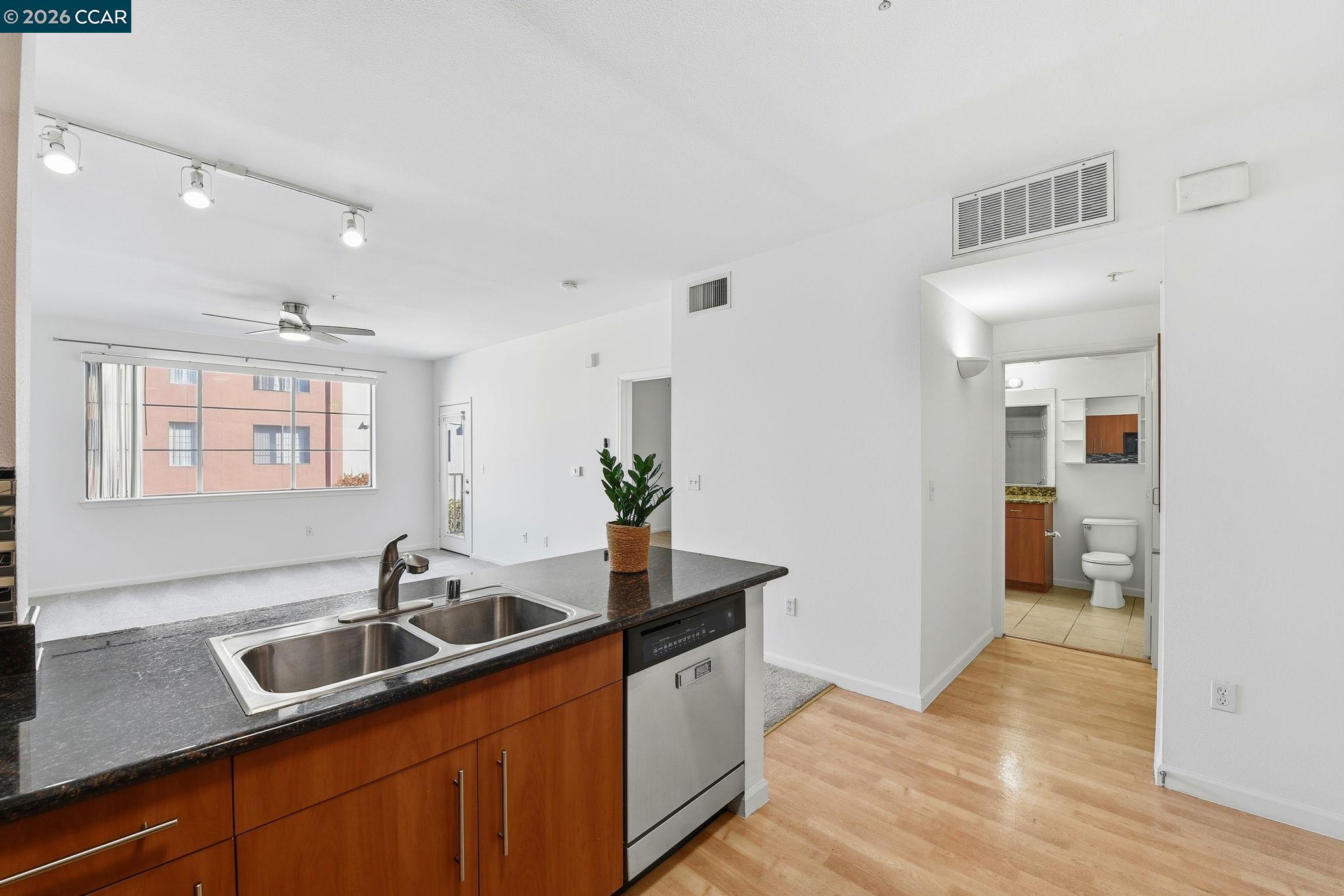 Detail Gallery Image 28 of 45 For 1060 S 3rd St #202,  San Jose,  CA 95112 - 1 Beds | 1 Baths