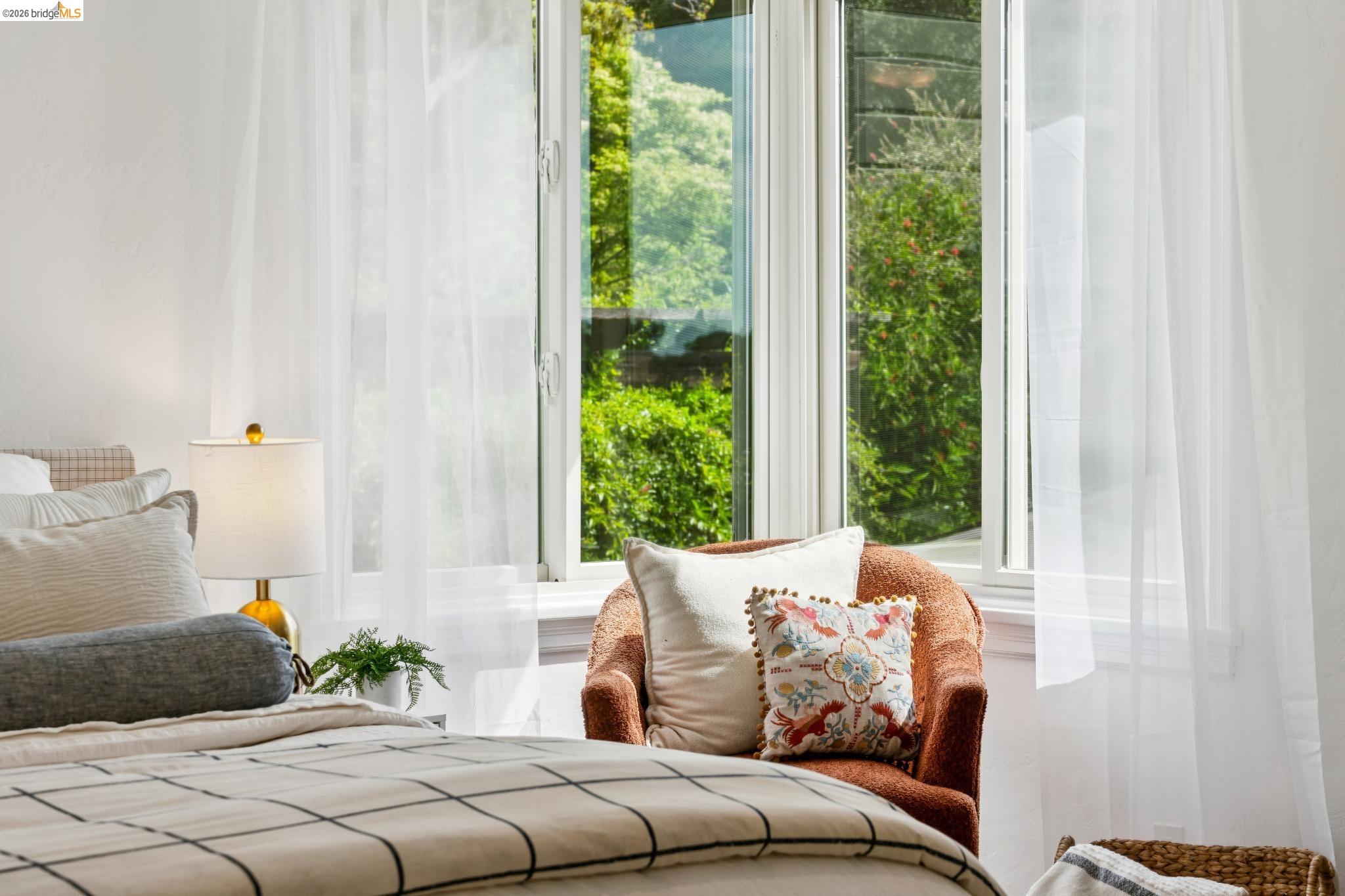 Detail Gallery Image 12 of 26 For 3824 Enos Ave, Oakland,  CA 94619 - 3 Beds | 2 Baths