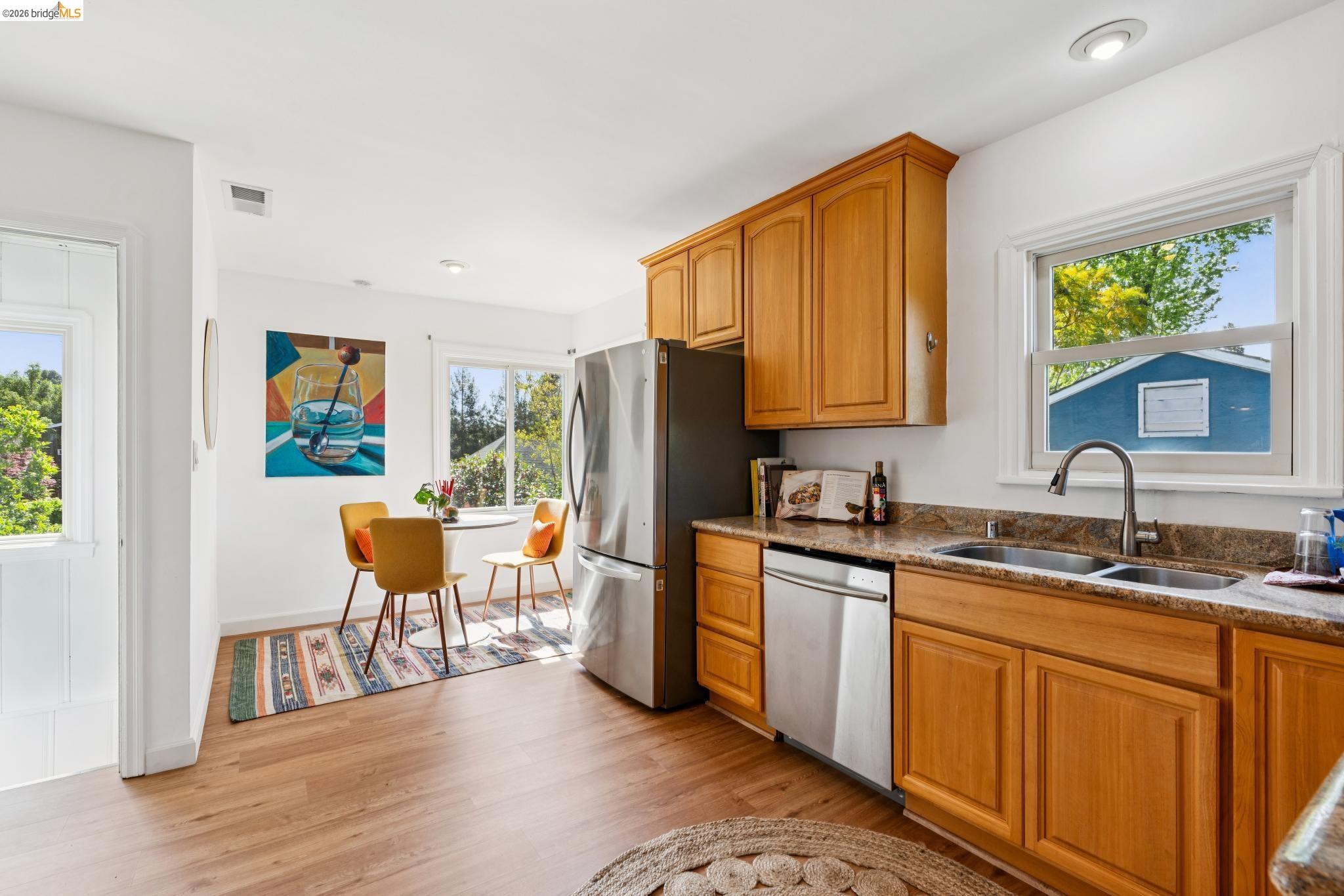 Detail Gallery Image 8 of 26 For 3824 Enos Ave, Oakland,  CA 94619 - 3 Beds | 2 Baths