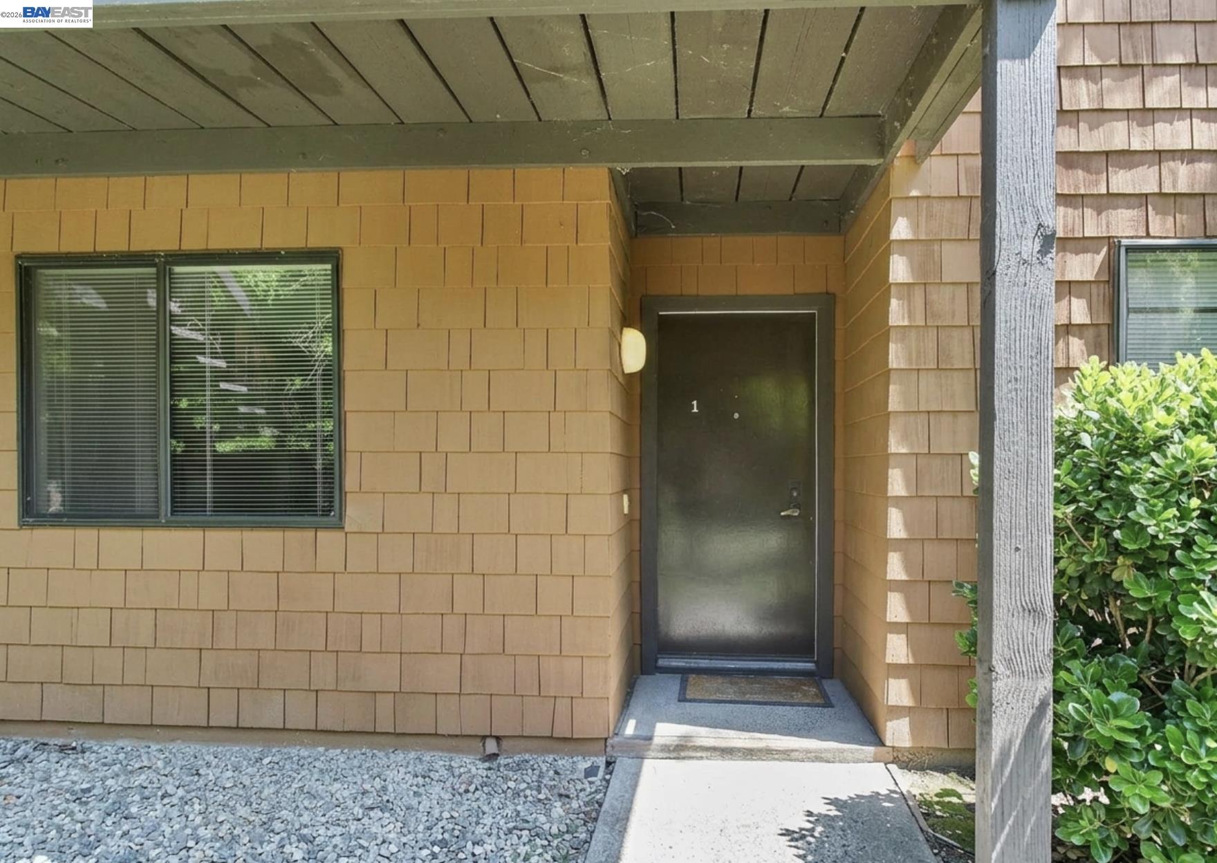 Detail Gallery Image 3 of 12 For 796 Woodside Ln #1,  Sacramento,  CA 95825 - 2 Beds | 1 Baths