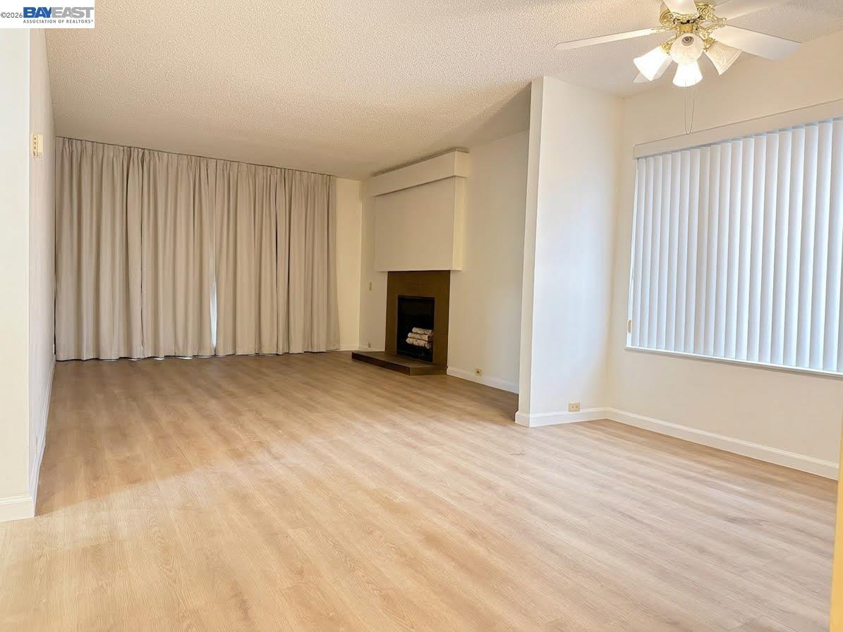 Detail Gallery Image 4 of 12 For 796 Woodside Ln #1,  Sacramento,  CA 95825 - 2 Beds | 1 Baths