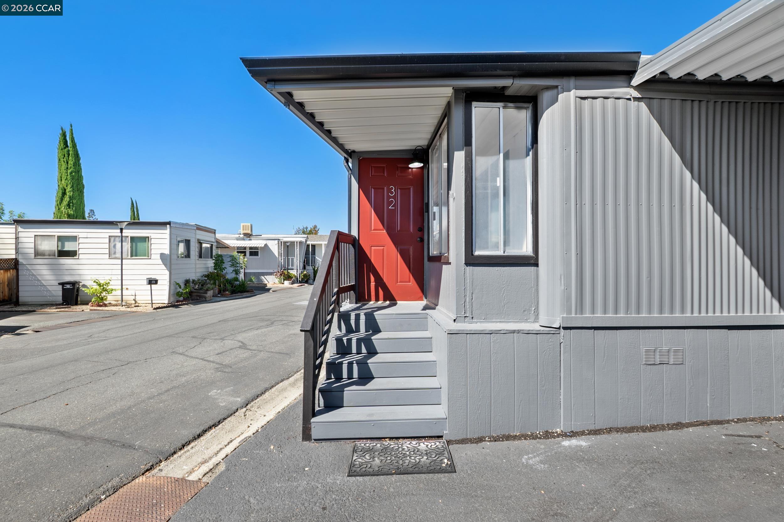 Detail Gallery Image 3 of 35 For 32 Galloway Dr., Concord,  CA 94518 - 1 Beds | 1 Baths