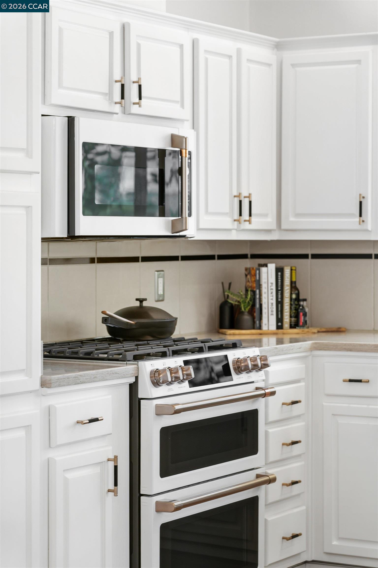 Detail Gallery Image 15 of 46 For 19175 Carlton Ave, Castro Valley,  CA 94546 - 4 Beds | 2/1 Baths