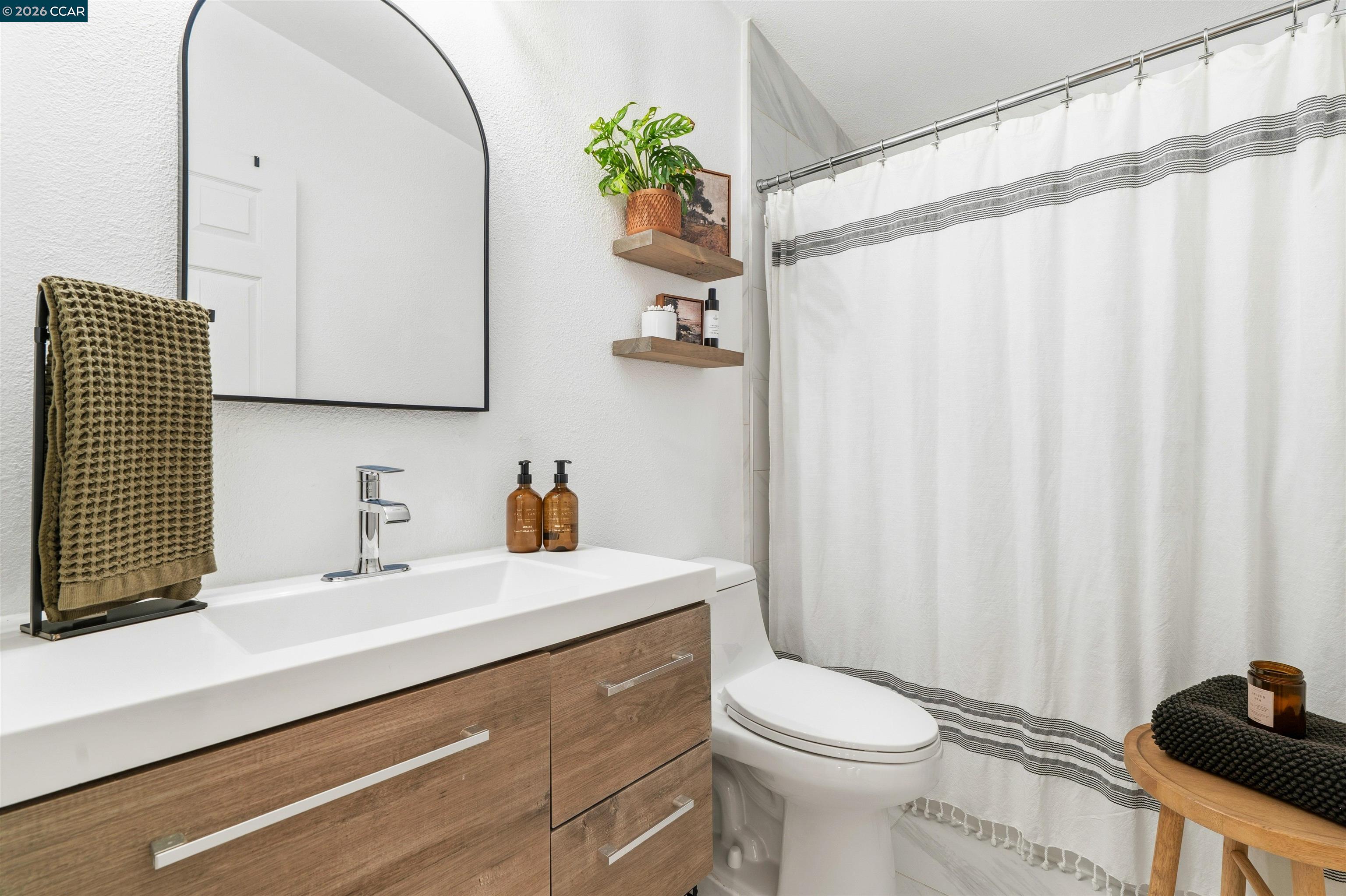 Detail Gallery Image 21 of 46 For 19175 Carlton Ave, Castro Valley,  CA 94546 - 4 Beds | 2/1 Baths