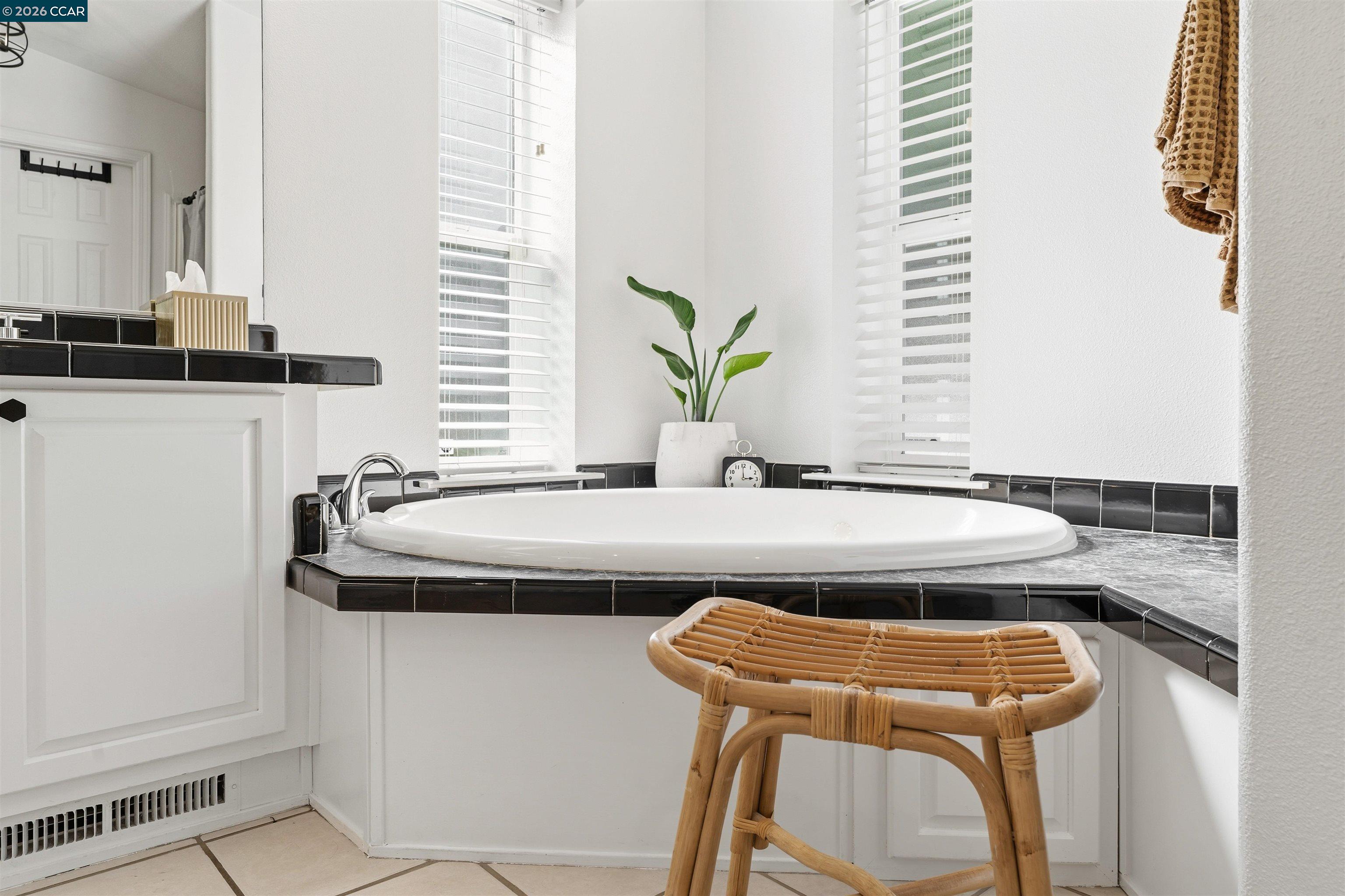 Detail Gallery Image 28 of 46 For 19175 Carlton Ave, Castro Valley,  CA 94546 - 4 Beds | 2/1 Baths