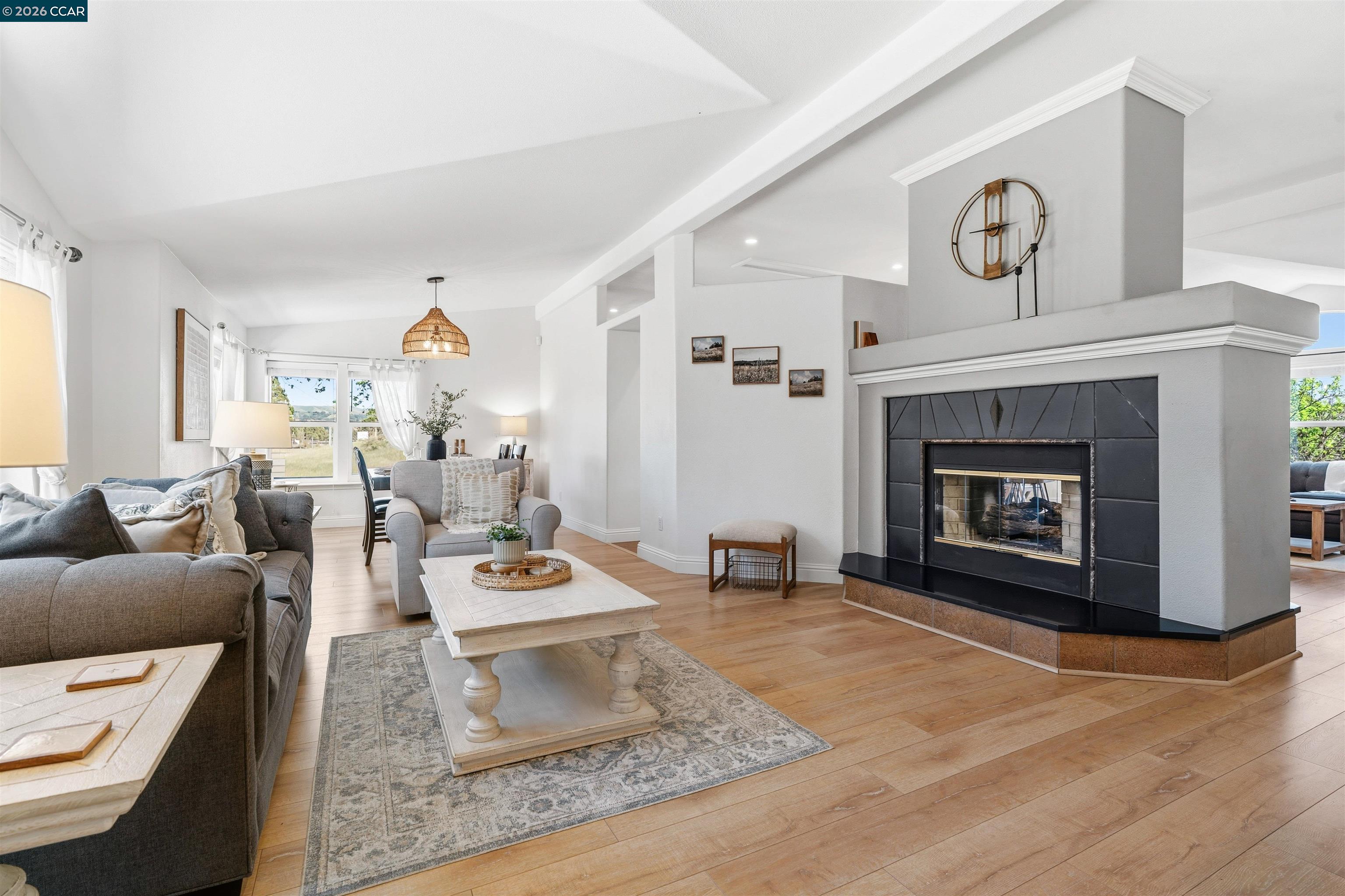 Detail Gallery Image 8 of 46 For 19175 Carlton Ave, Castro Valley,  CA 94546 - 4 Beds | 2/1 Baths