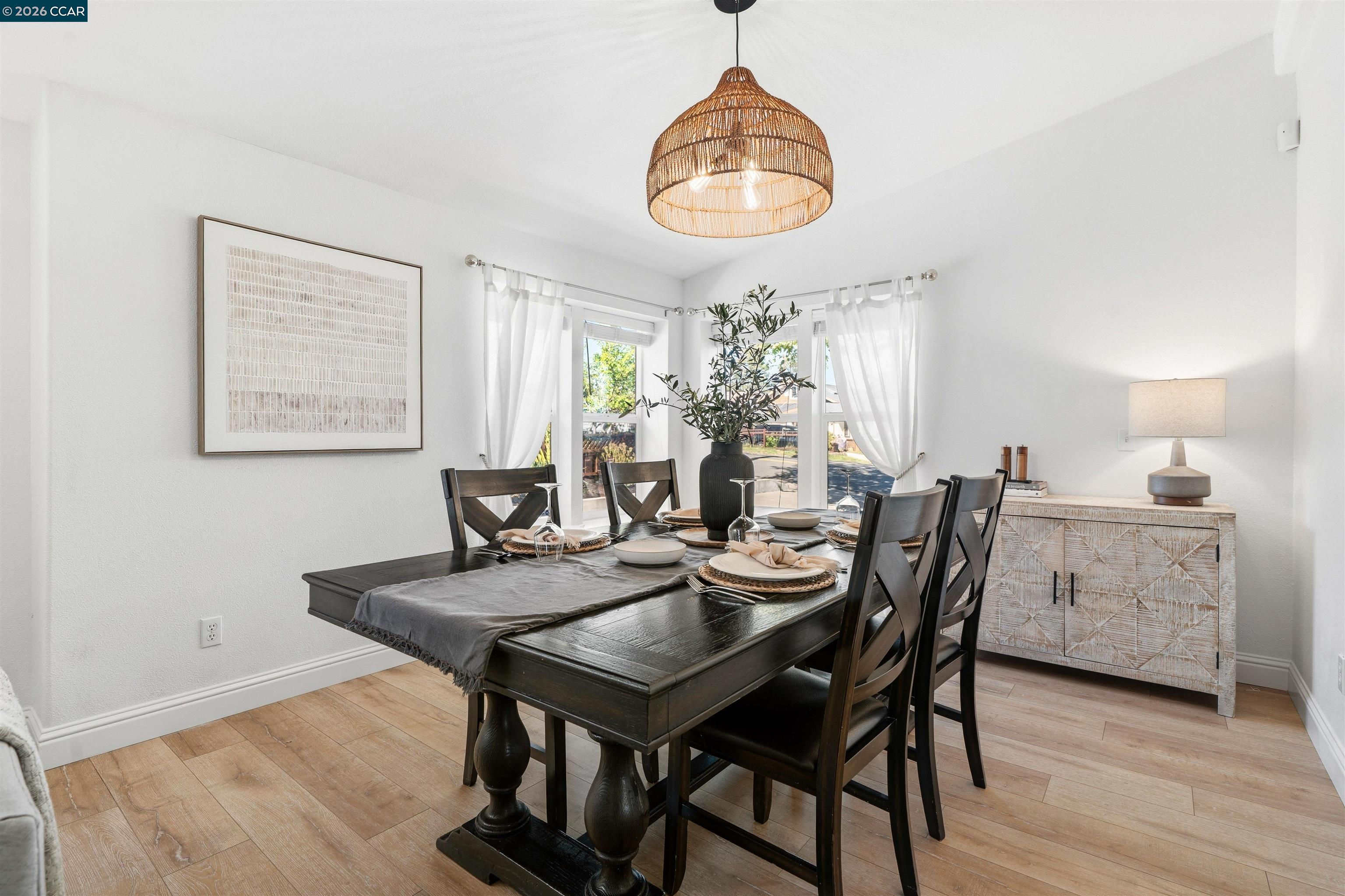 Detail Gallery Image 10 of 46 For 19175 Carlton Ave, Castro Valley,  CA 94546 - 4 Beds | 2/1 Baths