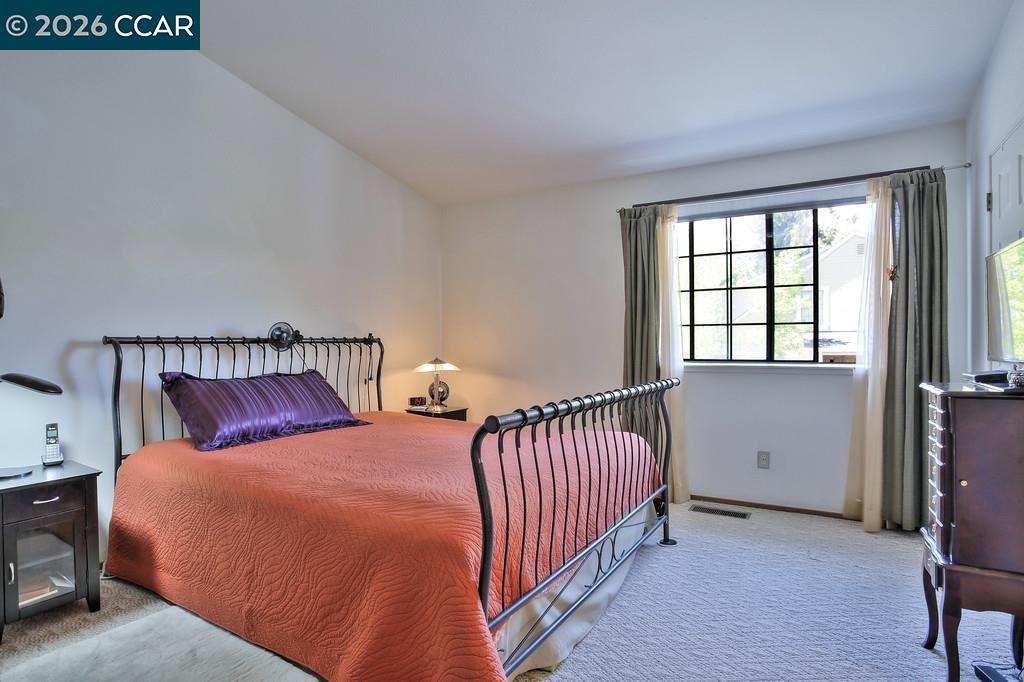 Detail Gallery Image 6 of 9 For 1429 Oak Hollow Ct, Pinole,  CA 94564 - 2 Beds | 2/1 Baths